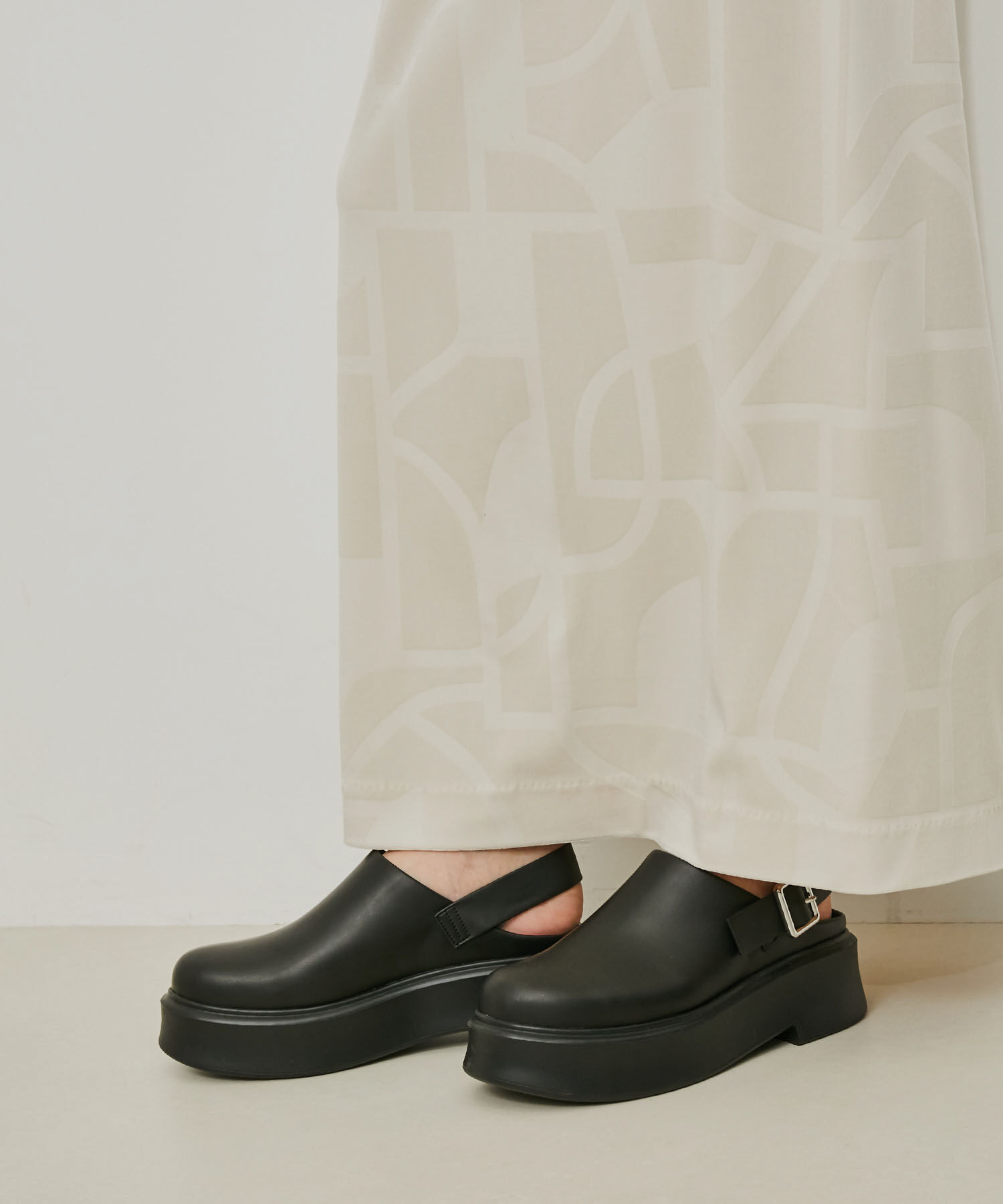 ADAM ET ROPE'「ボリュームソールベルトクロッグ」|サンダル|