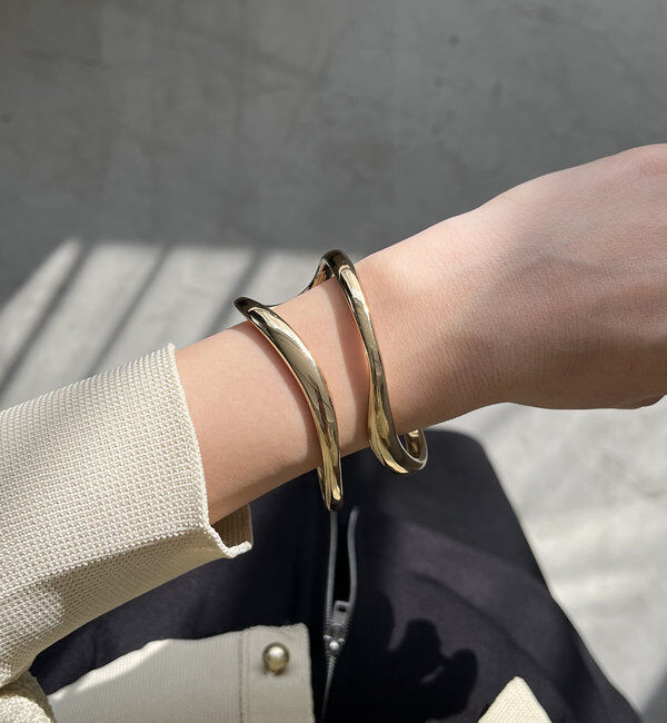  「〈GOLDY/ゴールディ〉トリミングWAVEバングル」|リング|