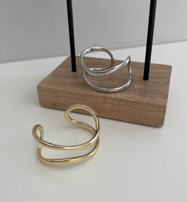  「〈GOLDY/ゴールディ〉トリミングWAVEバングル」|リング|