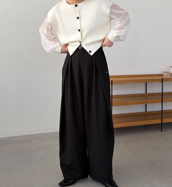  「〈C.L〉レザーベルト付変形タックパンツ」|チノ|