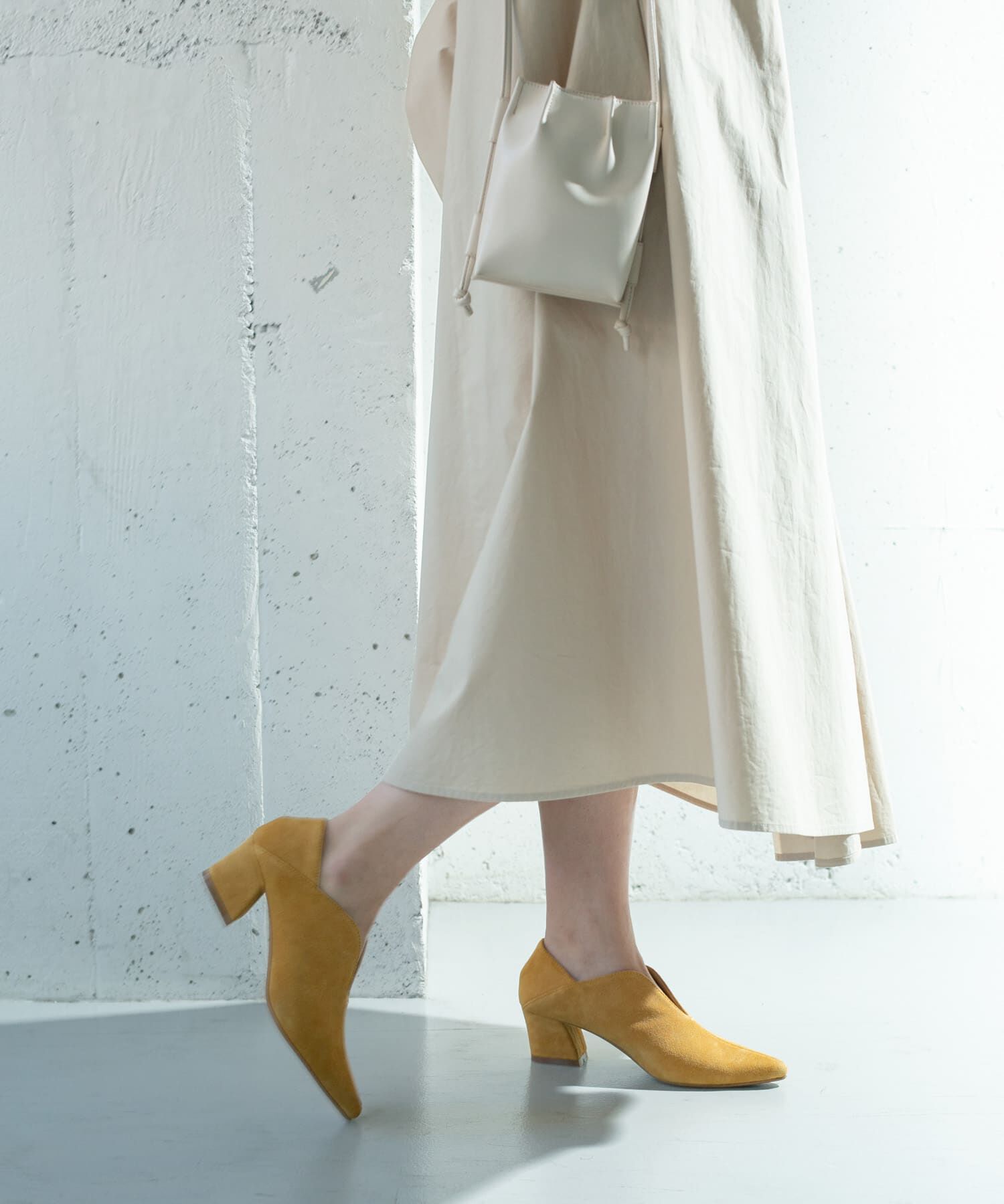  「ポインテッドトゥスエードブーティ」|ショートブーツ|イエロー