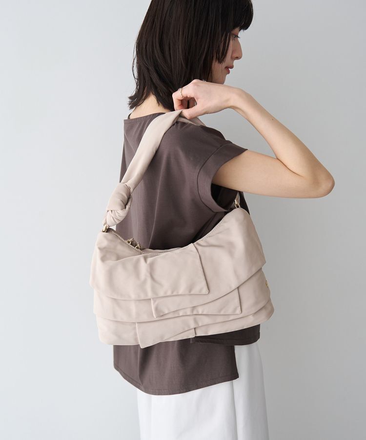 YECCA VECCA「【story.】PL FRILLS HANDBAG」|ハンドバッグ|Light beige