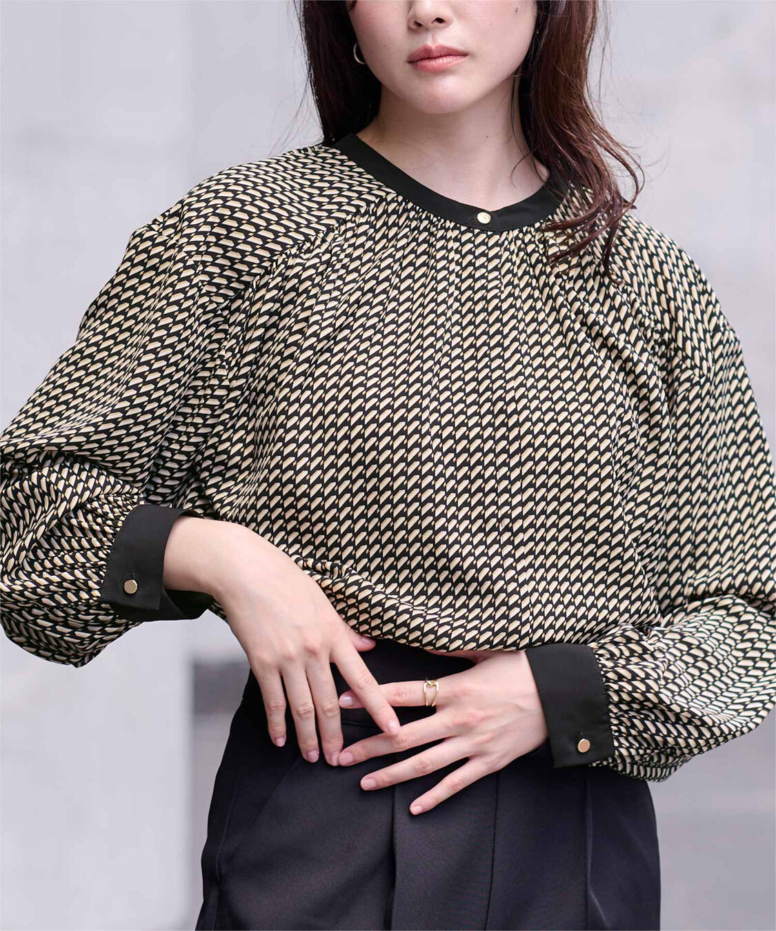 ur's「ジオメトリックバンドカラーブラウス」|シャツ・ブラウス|