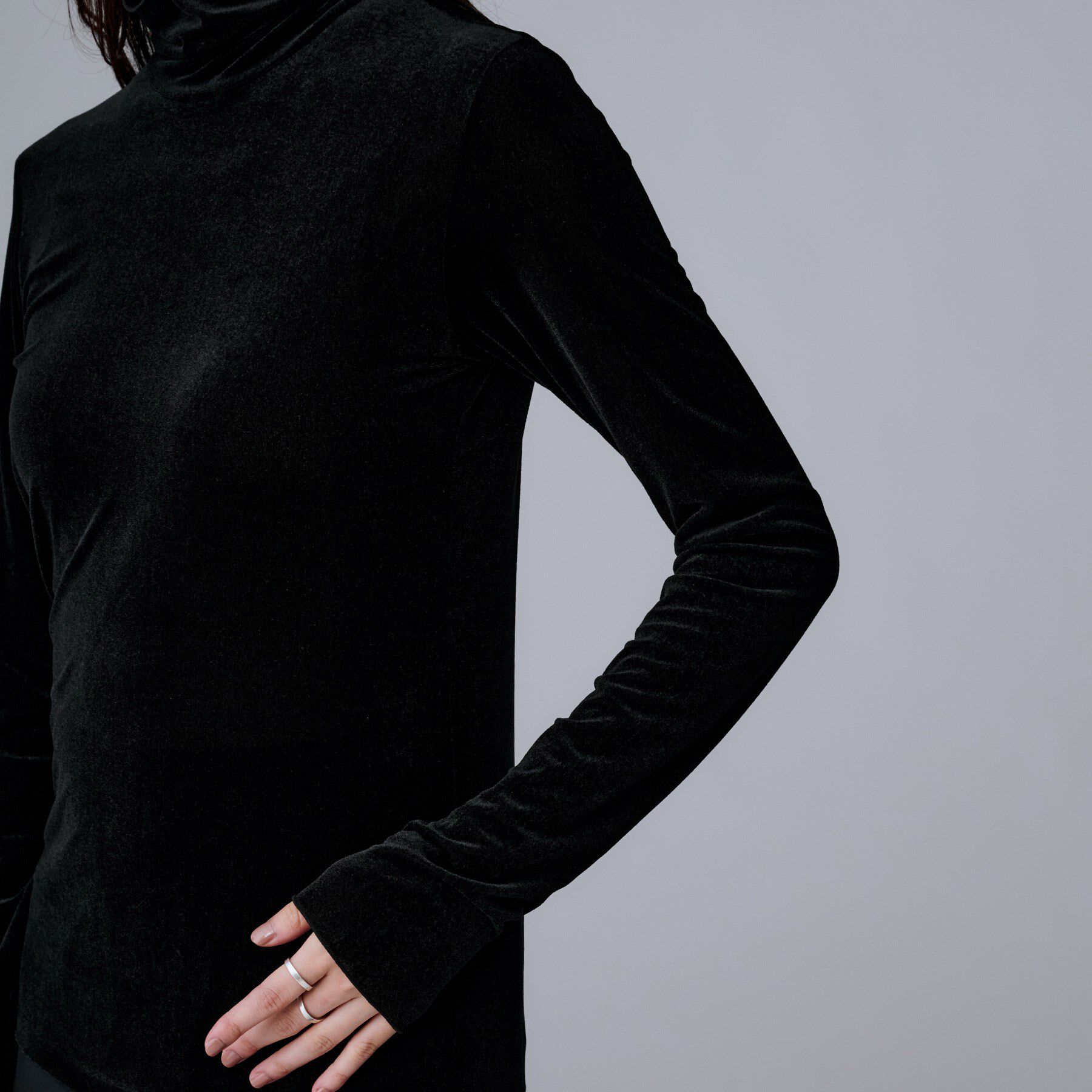 UNTITLED「【ハイネック/レイヤード/重ね着におすすめ】トリコットベロア シアーインナー」|Tシャツ・カットソー|