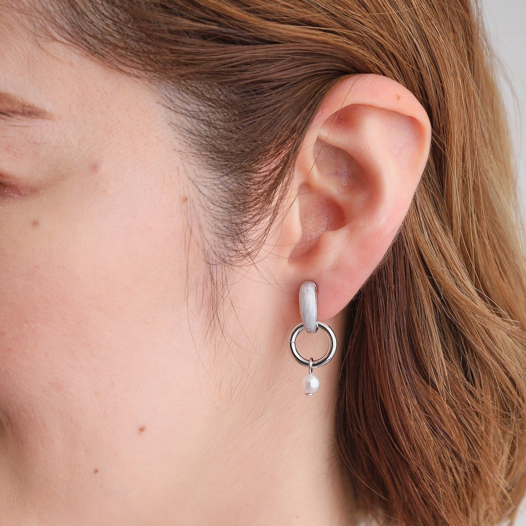 grove「【痛くなりにくい】エポメタルリングパール調イヤリング」|イヤリング|