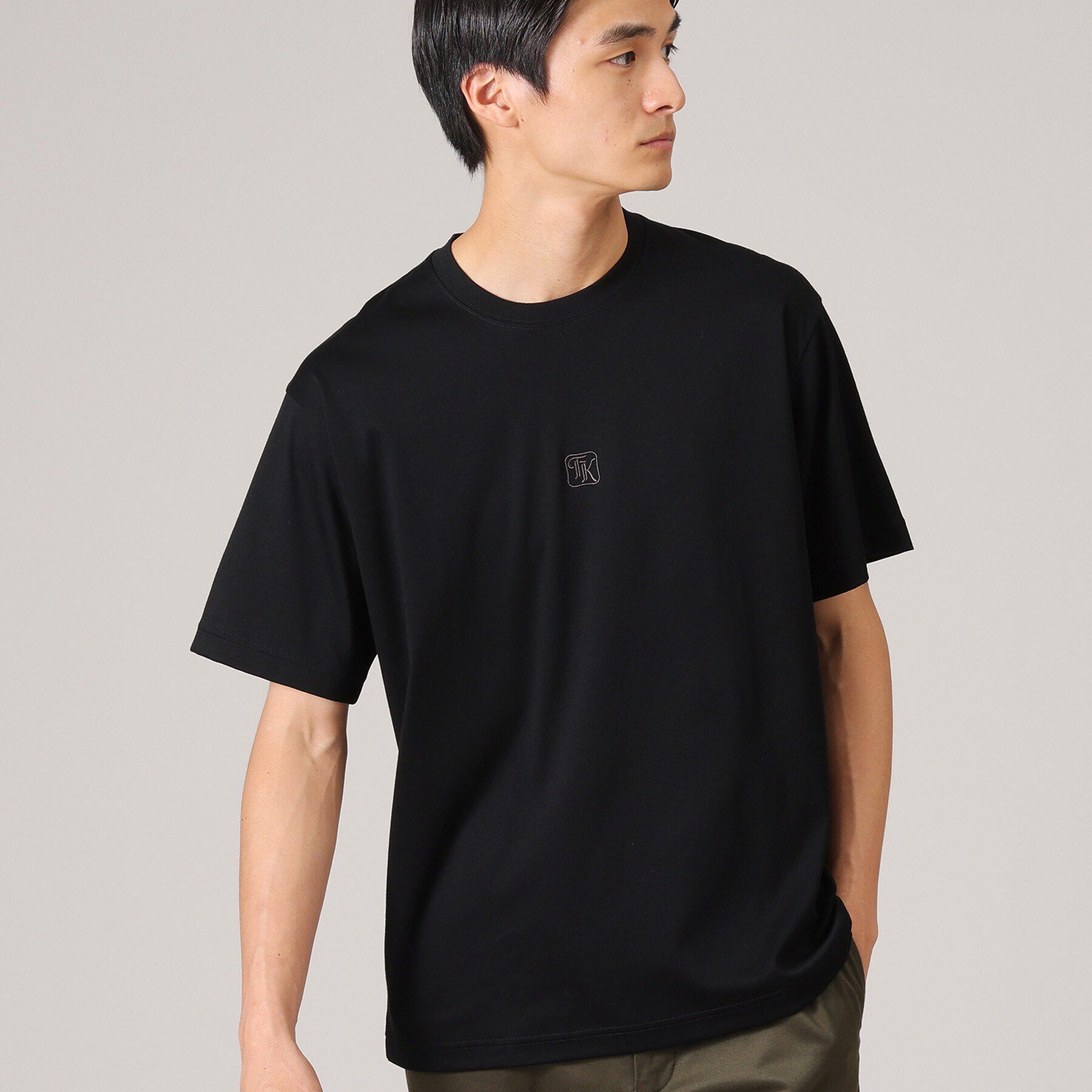 TAKEO KIKUCHI「【刺繍ロゴT】スムース ワンポイント Tシャツ」|Tシャツ・カットソー|ブラック(019)