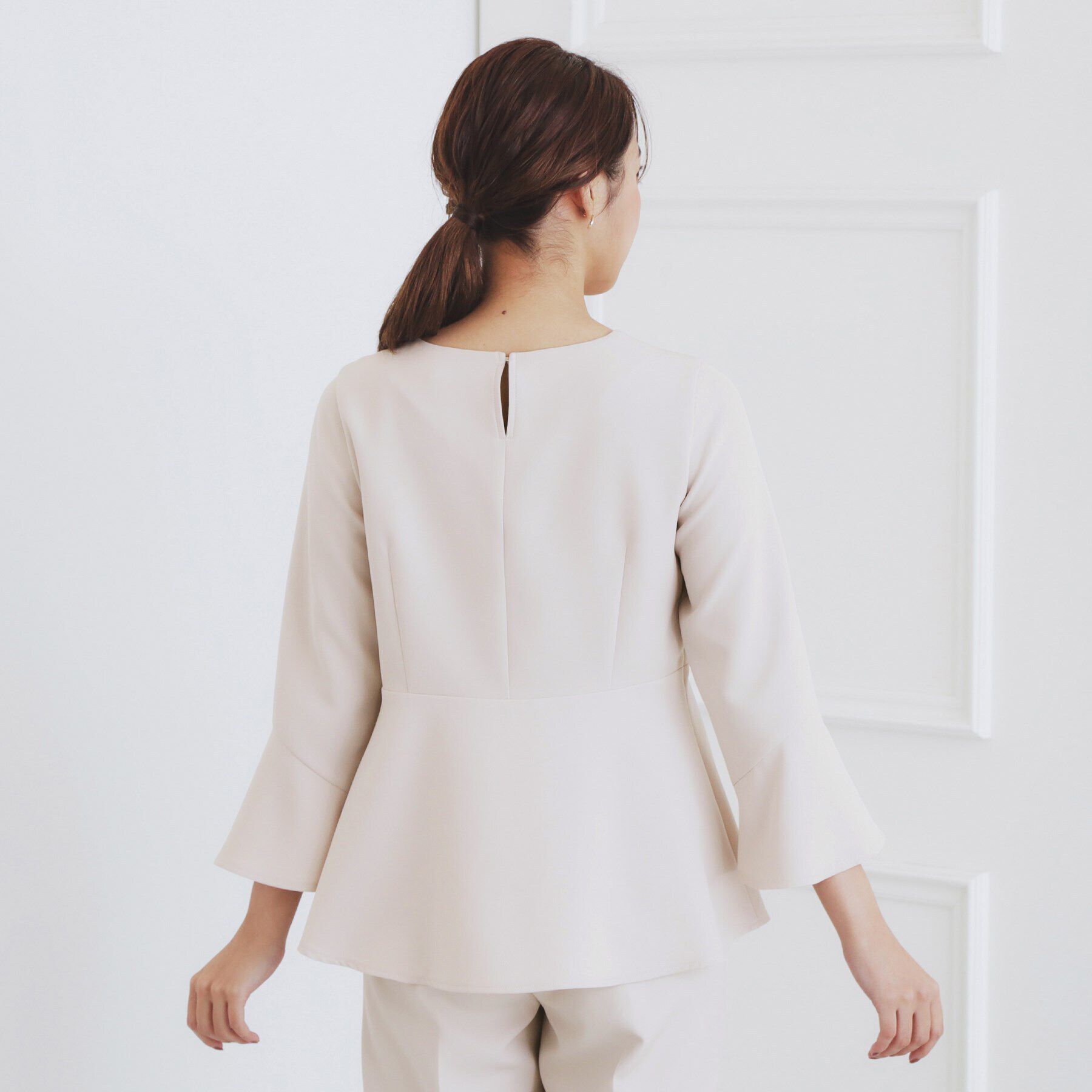 index「＜通勤・セレモニー/セットアップ対応＞フレアスリーブブラウス【洗濯機洗い可/ストレッチ/イージーアイ」|シャツ・ブラウス|