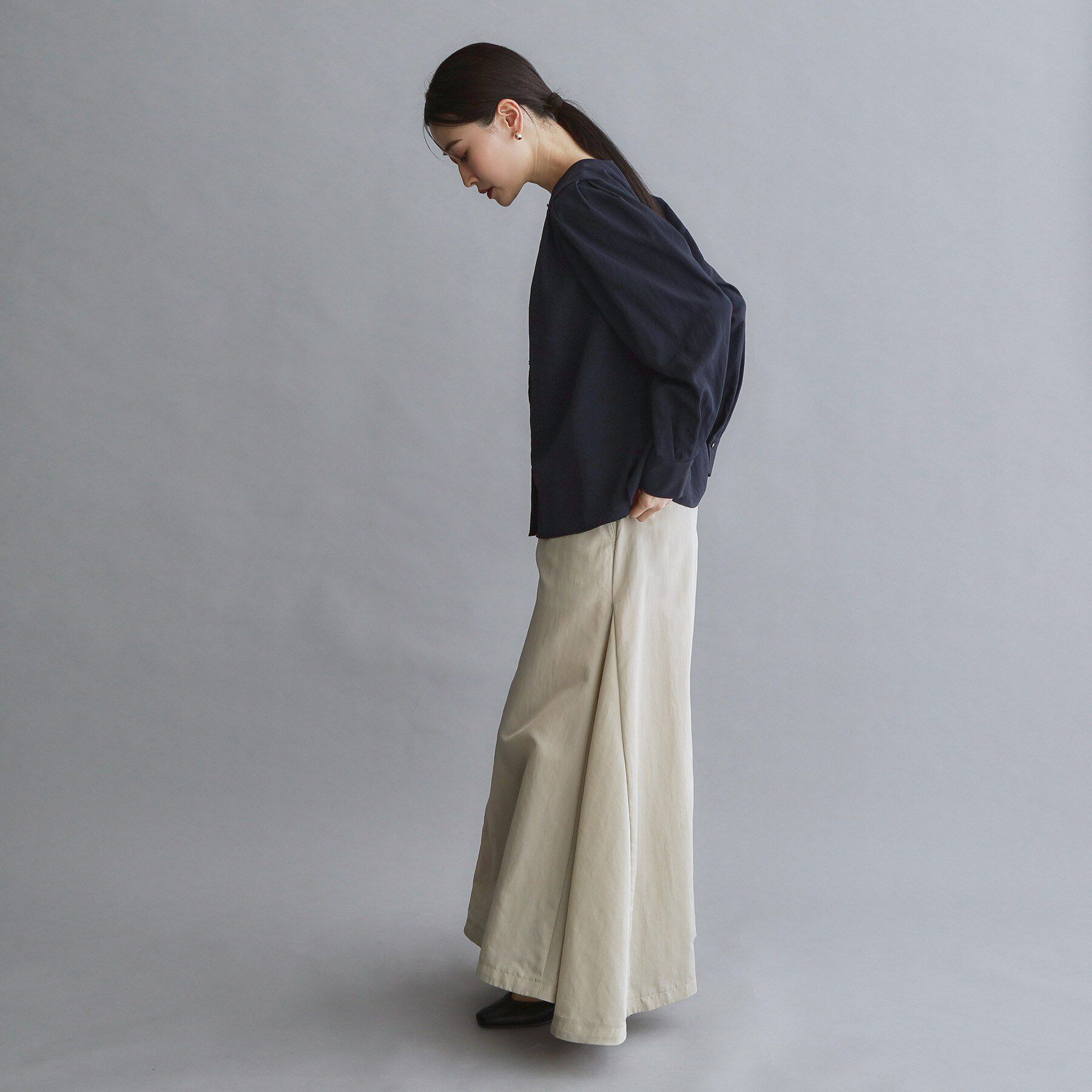 OPAQUE.CLIP「【es】フロント金ボタンタックスリーブブラウス【洗濯機OK】」|シャツ・ブラウス|