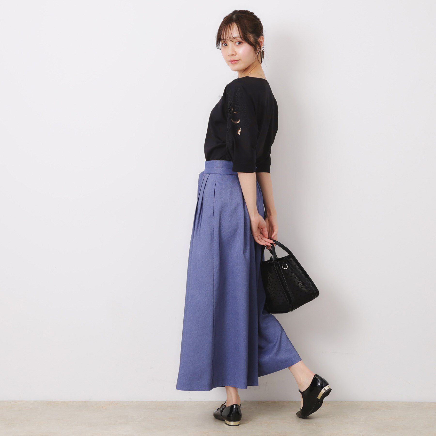 Couture broach「【接触冷感・洗える・UV機能付き・二の腕カバー】デイジー＆リボン エンブロドルマントップス」|Tシャツ・カットソー|