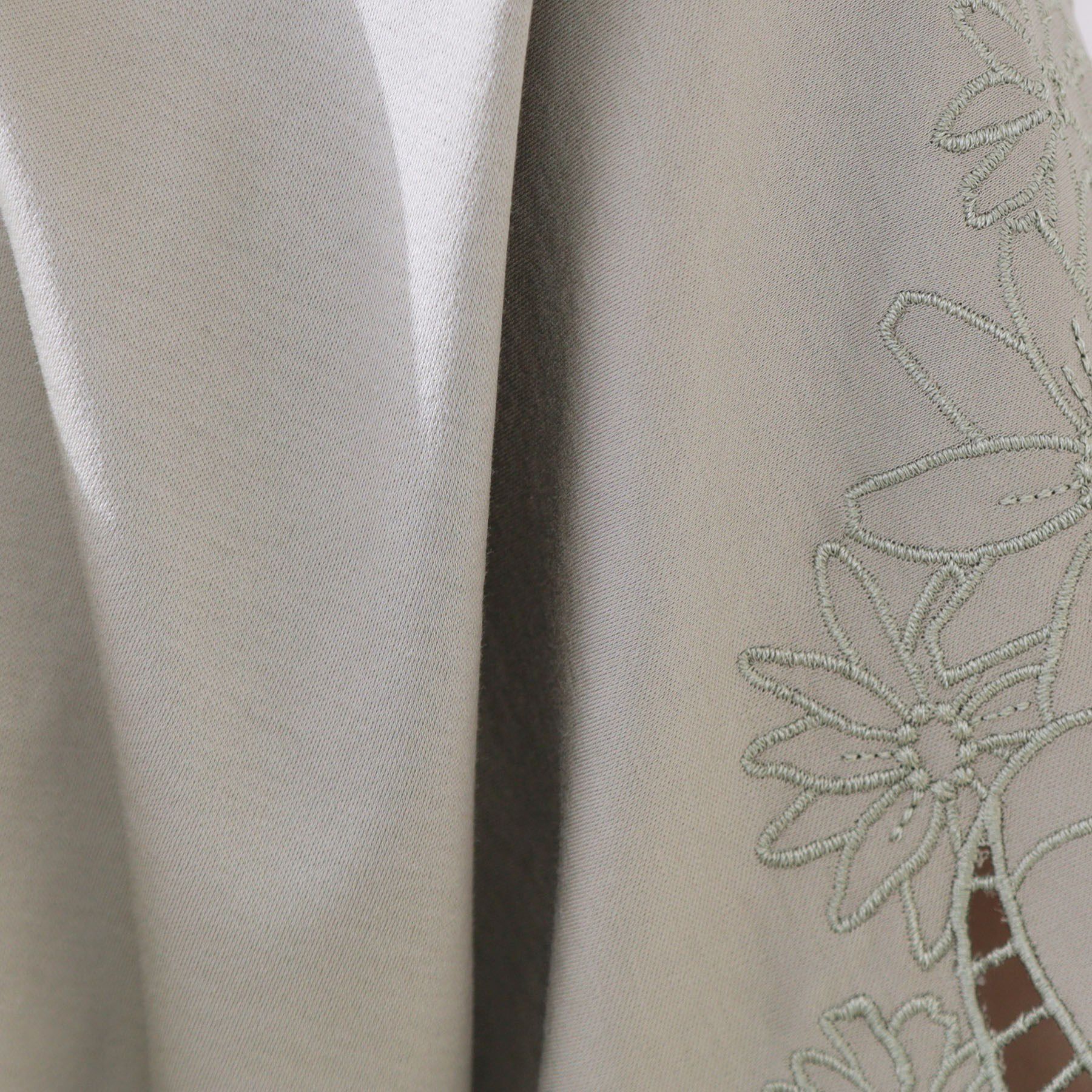 Couture broach「【接触冷感・洗える・UV機能付き・二の腕カバー】デイジー＆リボン エンブロドルマントップス」|Tシャツ・カットソー|