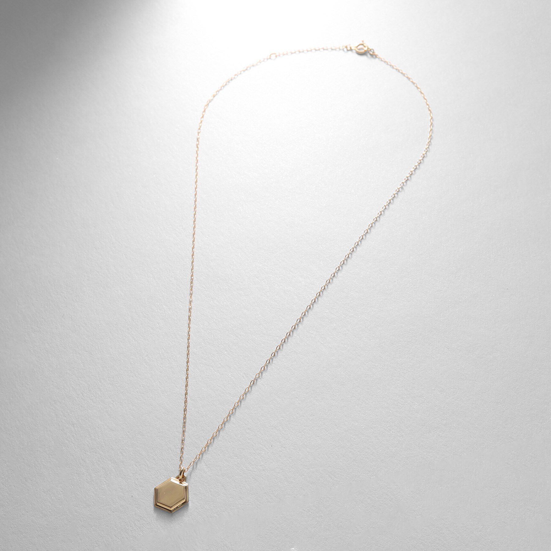 COCOSHNIK「K10ラップフレーム ヘキサゴンカット ネックレス小」|ネックレス|