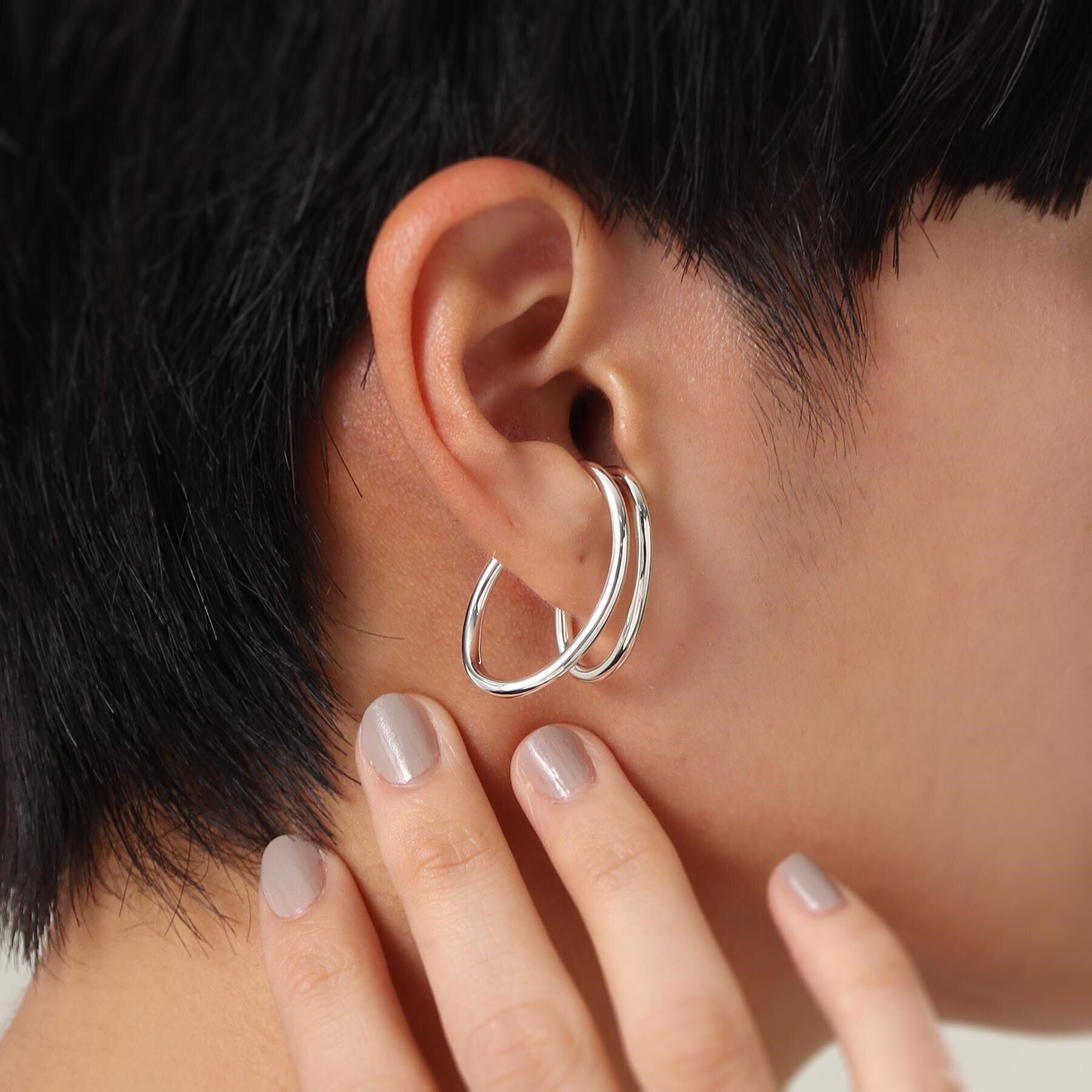 COCOSHNIK ONKITSCH「シルバー ニュアンスライン ダブルオーバルイヤーカフ」|イヤリング|