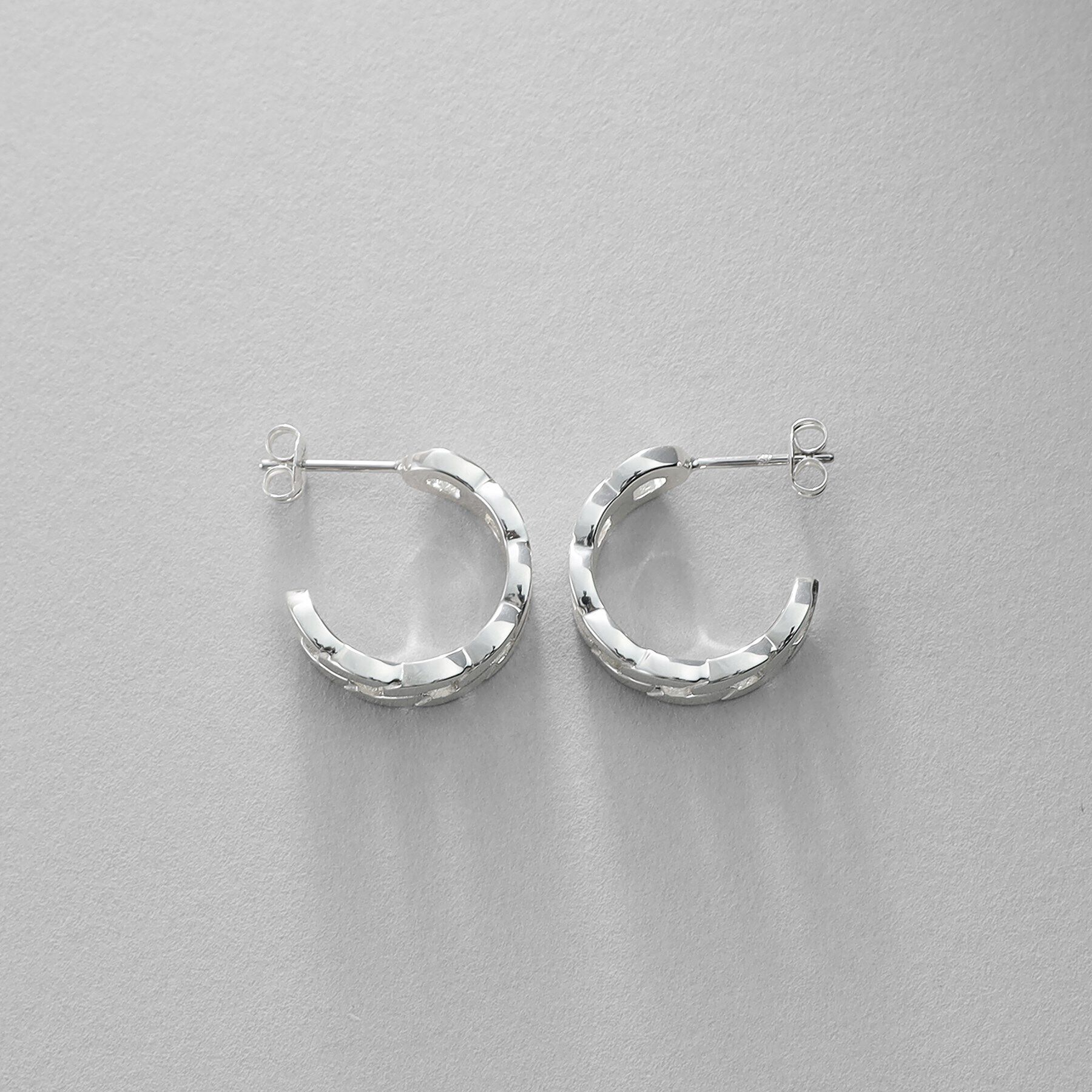 COCOSHNIK ONKITSCH「シルバー フラットカーブチェーンモチーフピアス」|ピアス|