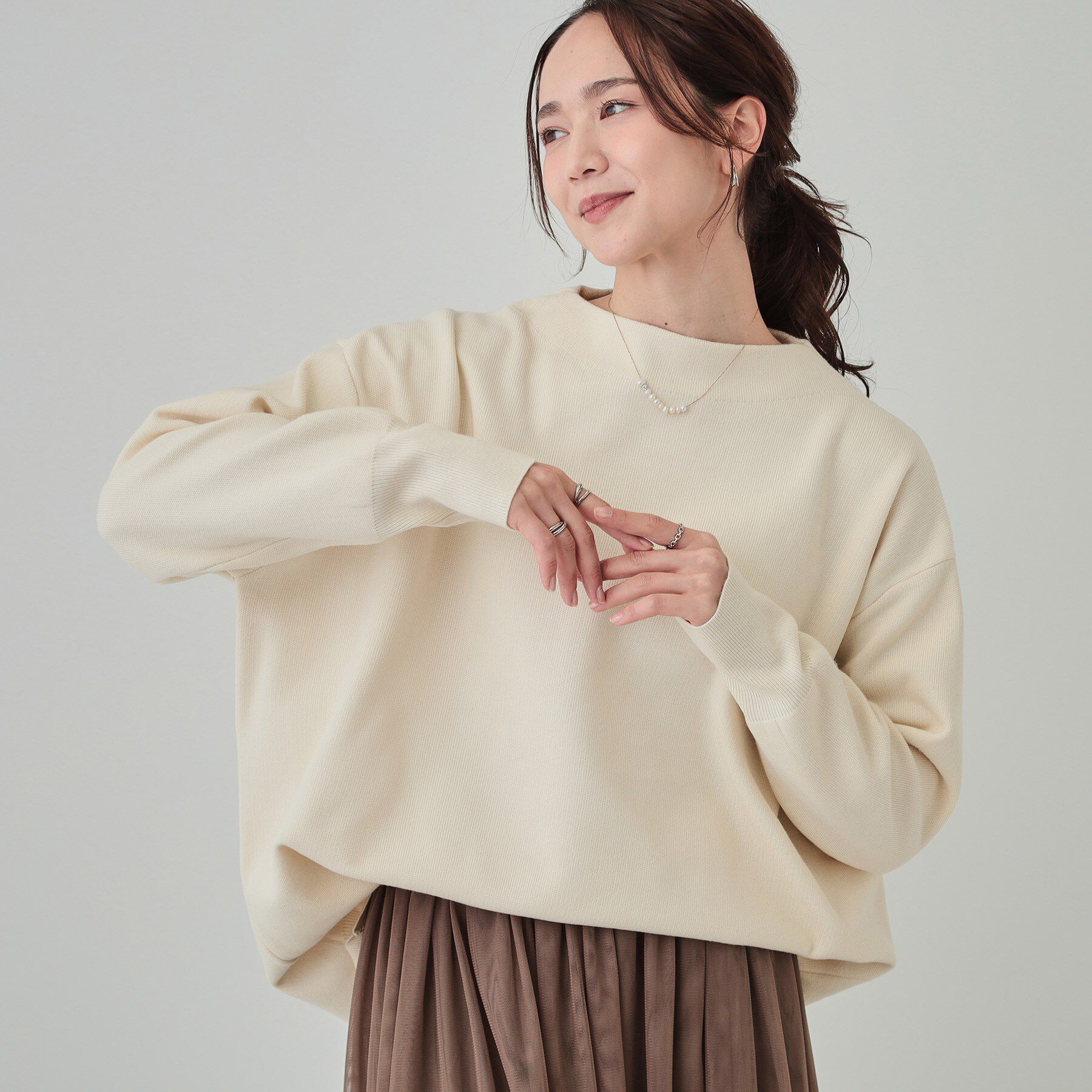 SHOO･LA･RUE「【洗える/体型カバー】絶妙なネックラインにこだわった コクーンニット」|ニット・セーター|アイボリー(004)