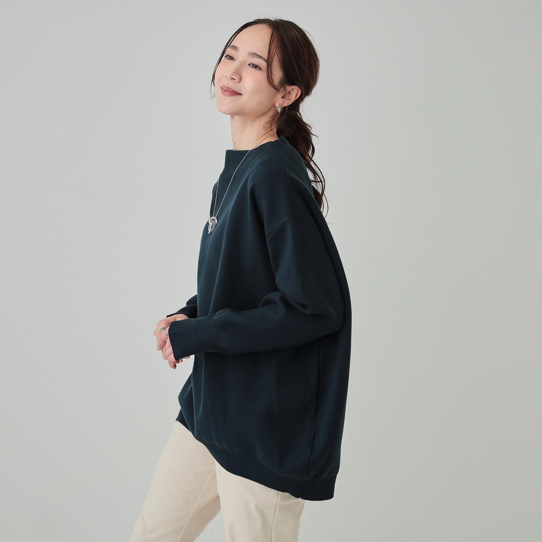 SHOO･LA･RUE「【洗える/体型カバー】絶妙なネックラインにこだわった コクーンニット」|ニット・セーター|