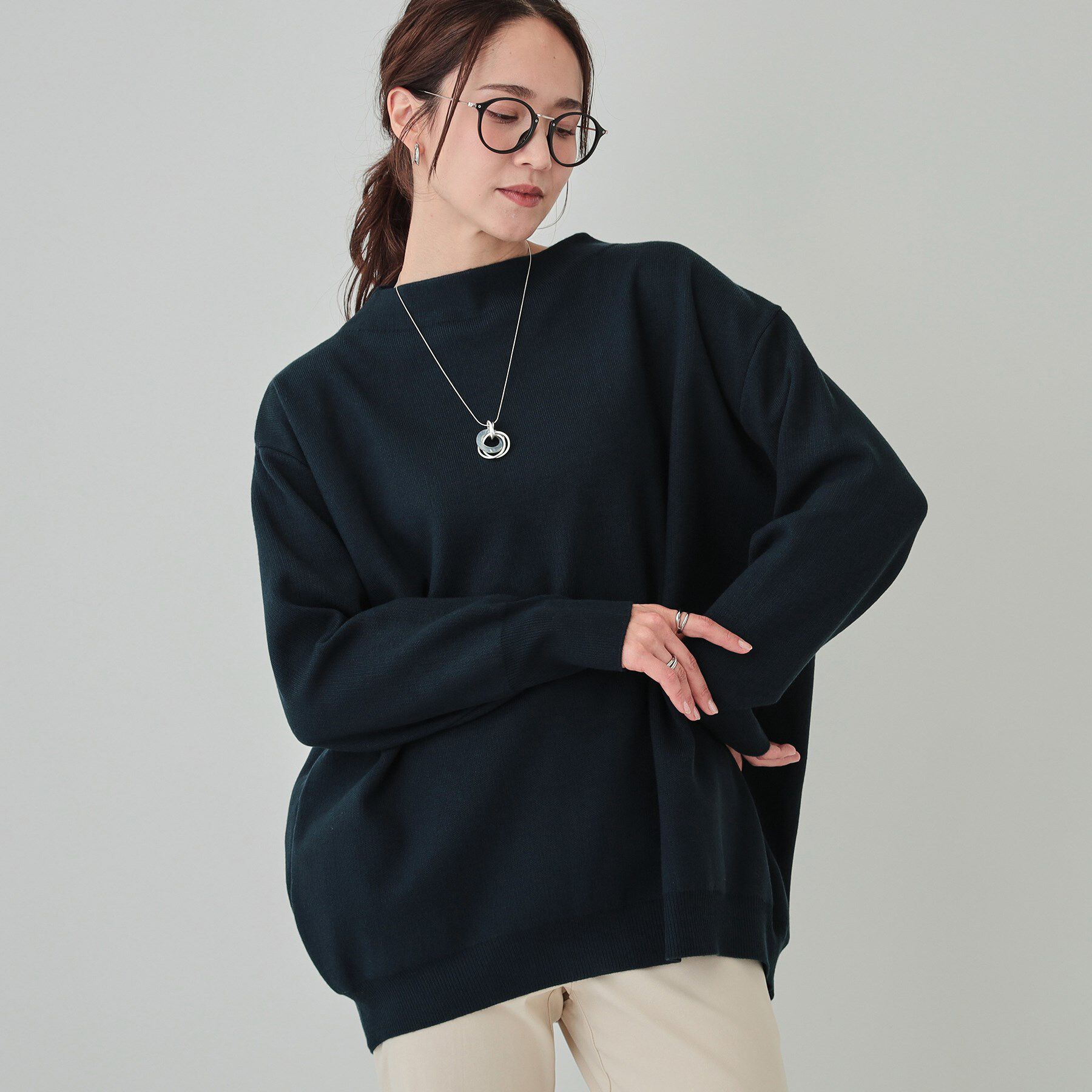SHOO･LA･RUE「【洗える/体型カバー】絶妙なネックラインにこだわった コクーンニット」|ニット・セーター|ネイビー(094)