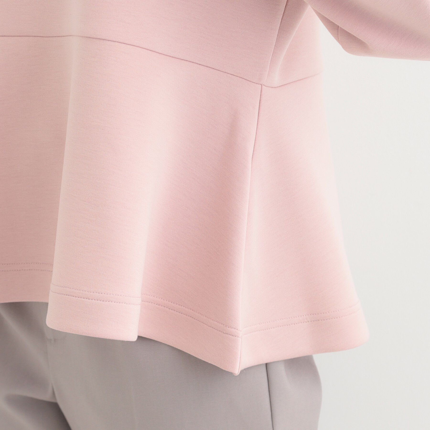 SHOO･LA･RUE「【セットアップ可/S-LL/なめらかタッチ】上品見え フェイクパール付きペプラムトップス」|Tシャツ・カットソー|