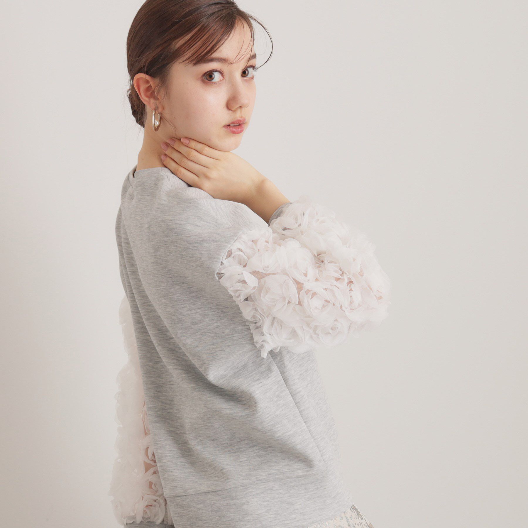 SunaUna「【一足お先に春気分／袖チュールフラワー】ダンボールプルオーバー」|Tシャツ・カットソー|