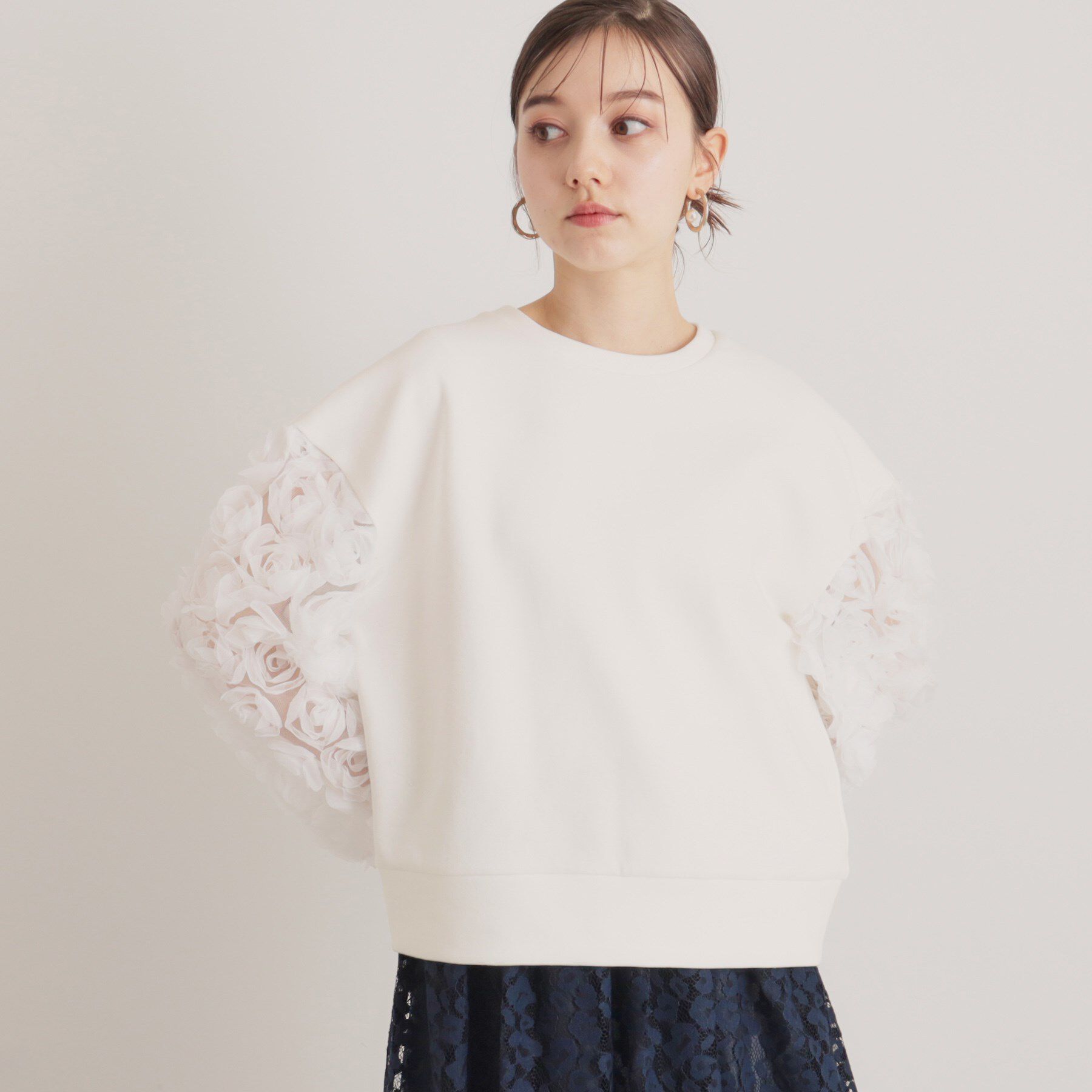 SunaUna「【一足お先に春気分／袖チュールフラワー】ダンボールプルオーバー」|Tシャツ・カットソー|
