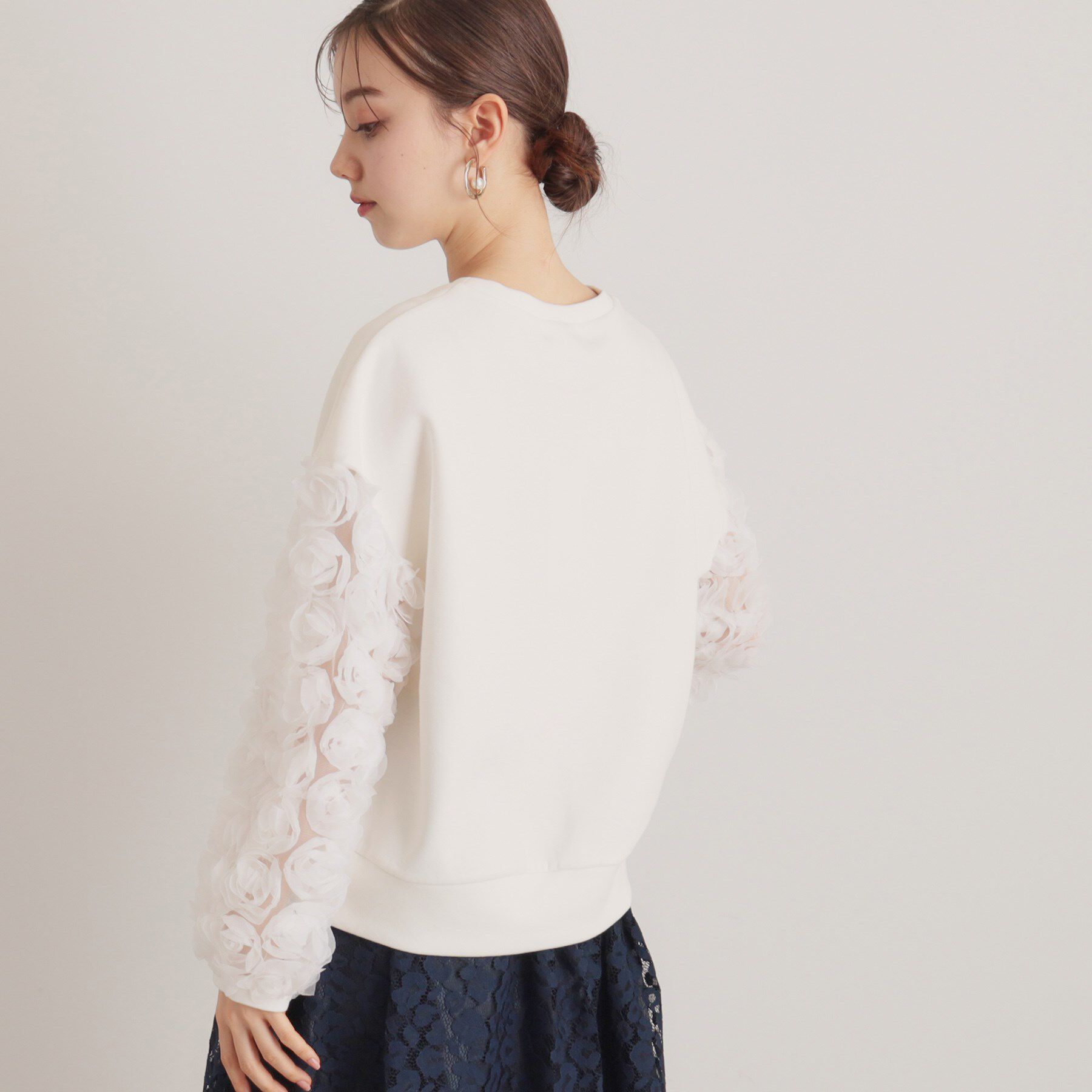 SunaUna「【一足お先に春気分／袖チュールフラワー】ダンボールプルオーバー」|Tシャツ・カットソー|