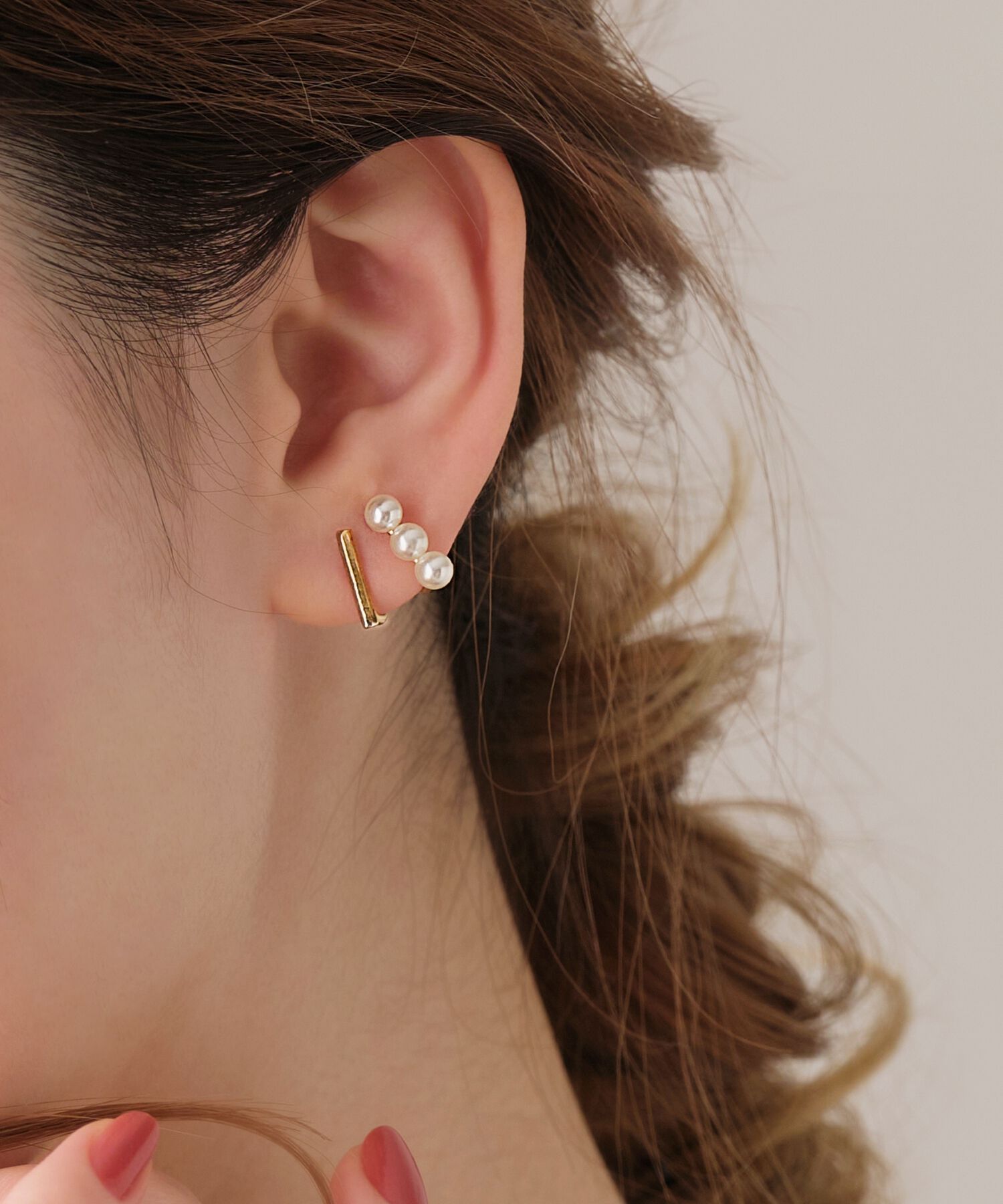 Phoebe「【シリーズ累計販売15000点突破！】ダブルデコレイトカフイヤリング　ゴールド」|イヤリング|