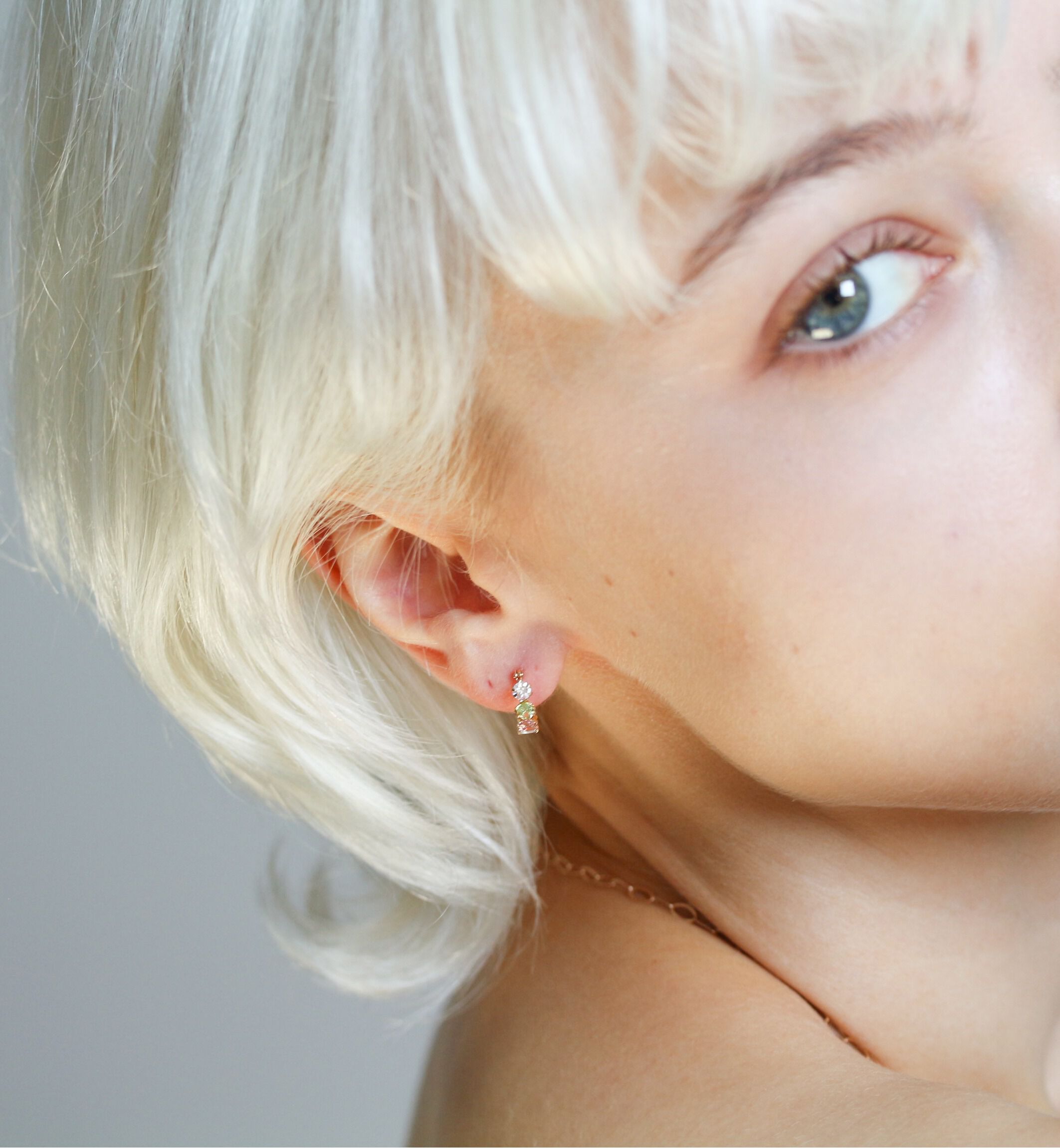  「マルチカラー スナップ フープ ピアス | K10YG」|ピアス|