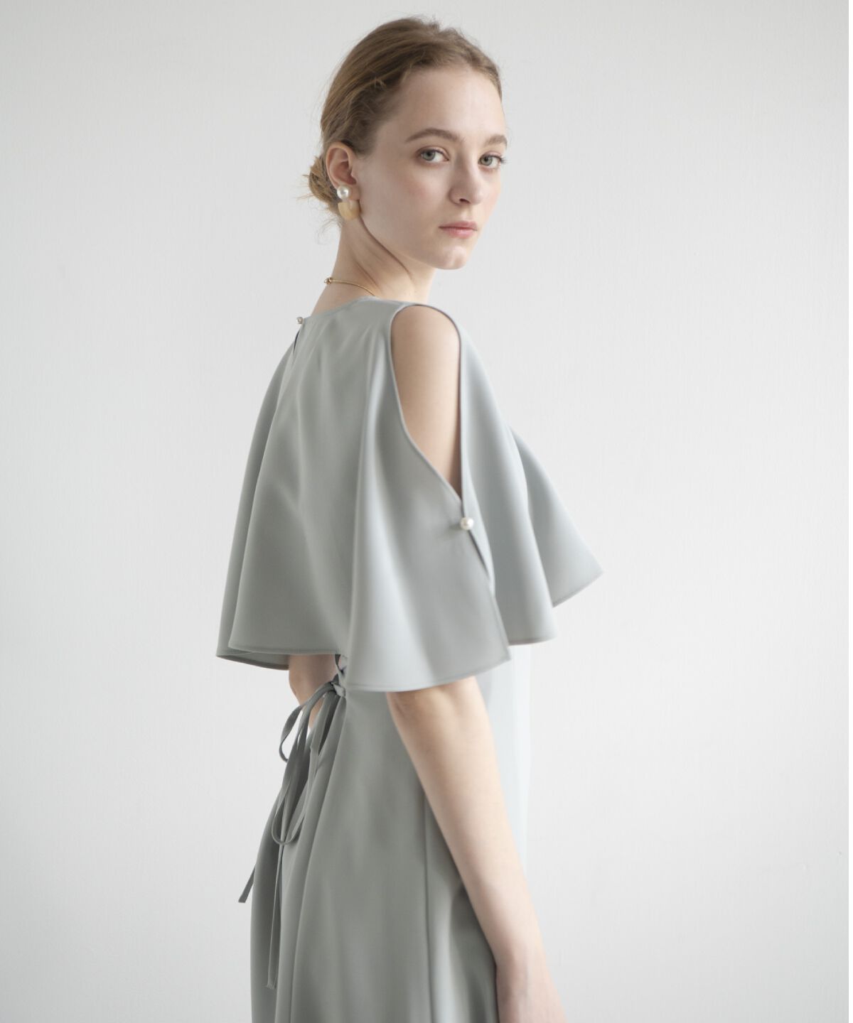 アンドクチュール「ケープレイヤードクルーネックドレス」|ドレス|