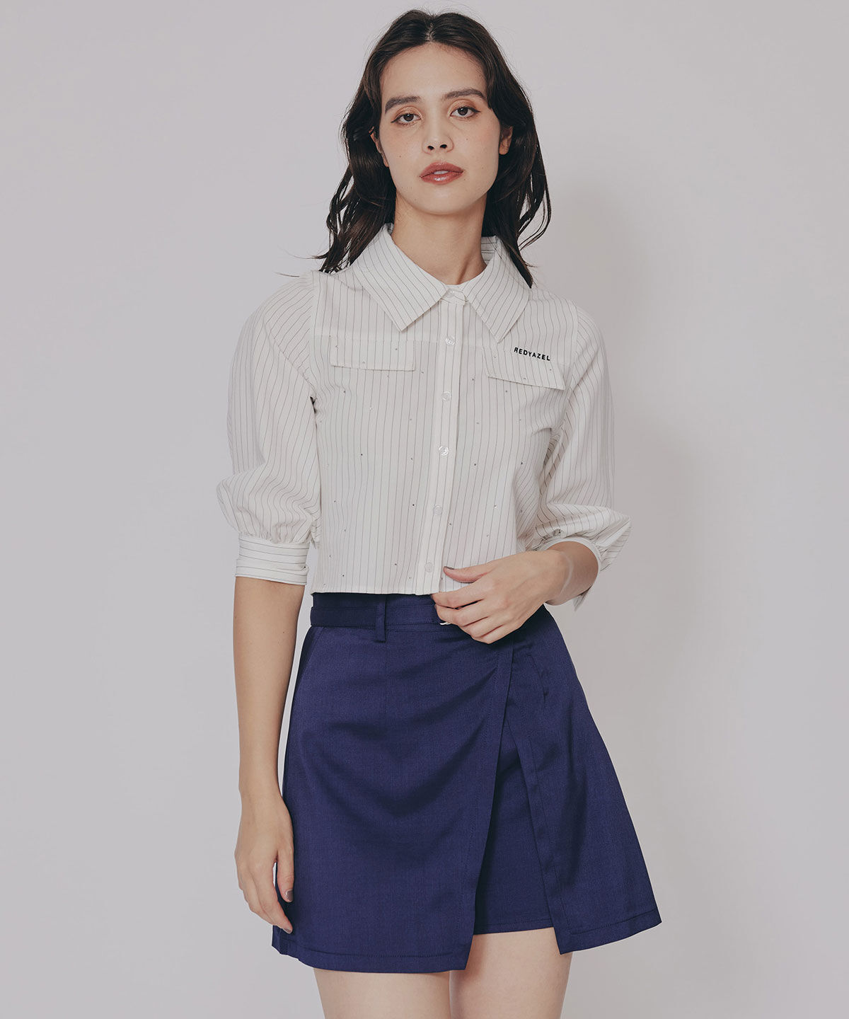 REDYAZEL「ビジューロゴストライプシャツブラウス」|シャツ・ブラウス|white/borderｽﾄﾗｲﾌﾟ
