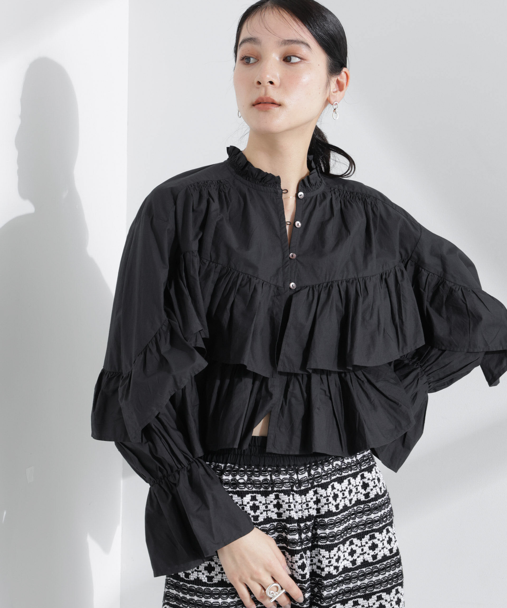 nano･universe「Sara mallika/COTTON VOLUMEFRILL SHORTBLOUSE」|シャツ・ブラウス|