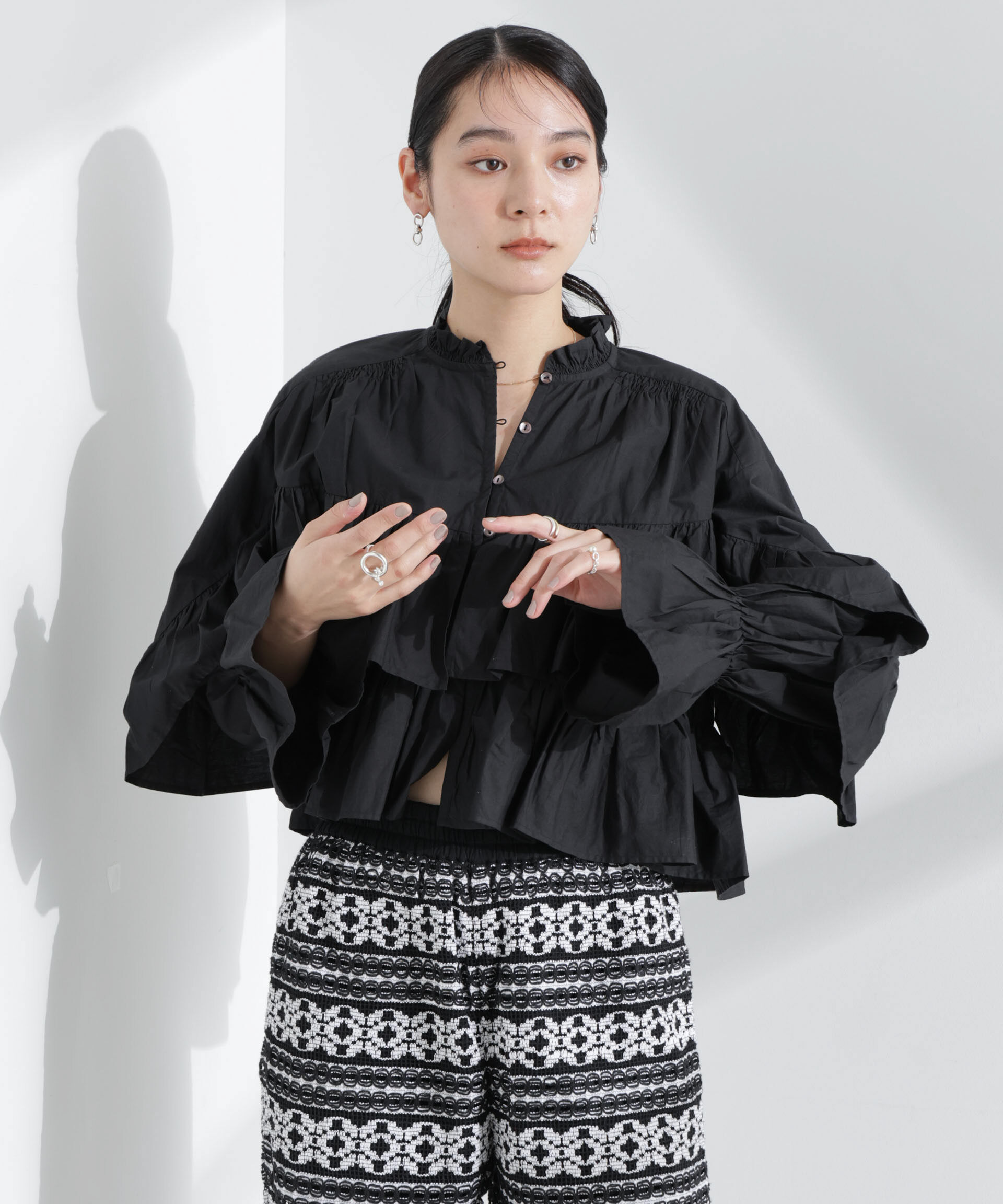 nano･universe「Sara mallika/COTTON VOLUMEFRILL SHORTBLOUSE」|シャツ・ブラウス|