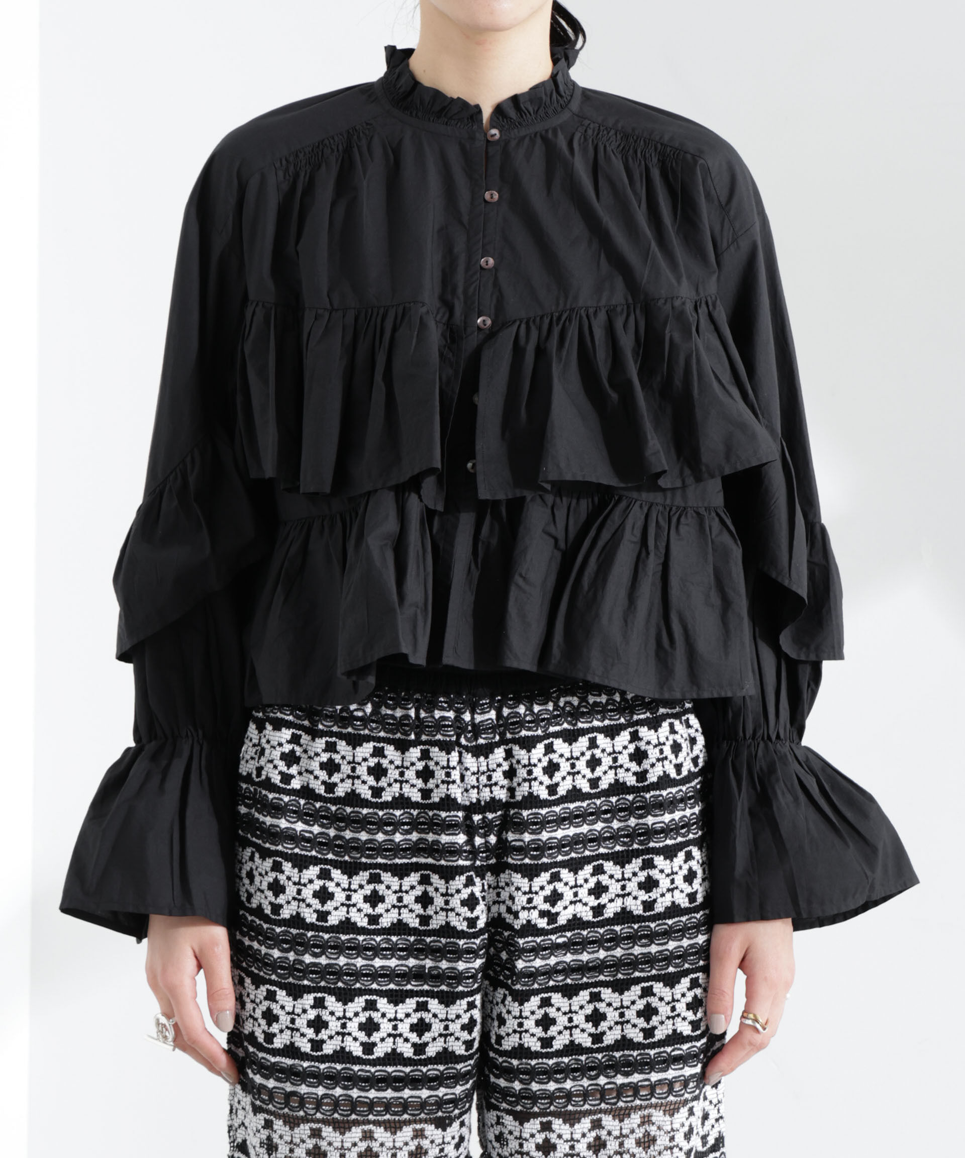 nano･universe「Sara mallika/COTTON VOLUMEFRILL SHORTBLOUSE」|シャツ・ブラウス|