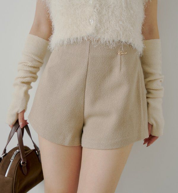  「【2サイズ展開あり】ブローチ付きコンパクトショートパンツ」|チノ|ベージュ