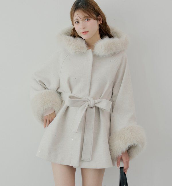  「ビジュー付きファー襟ケープコート」|その他|