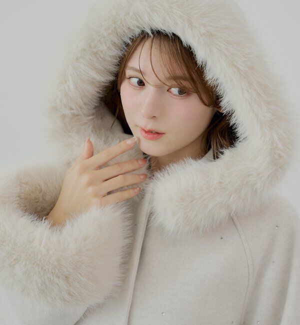  「ビジュー付きファー襟ケープコート」|その他|