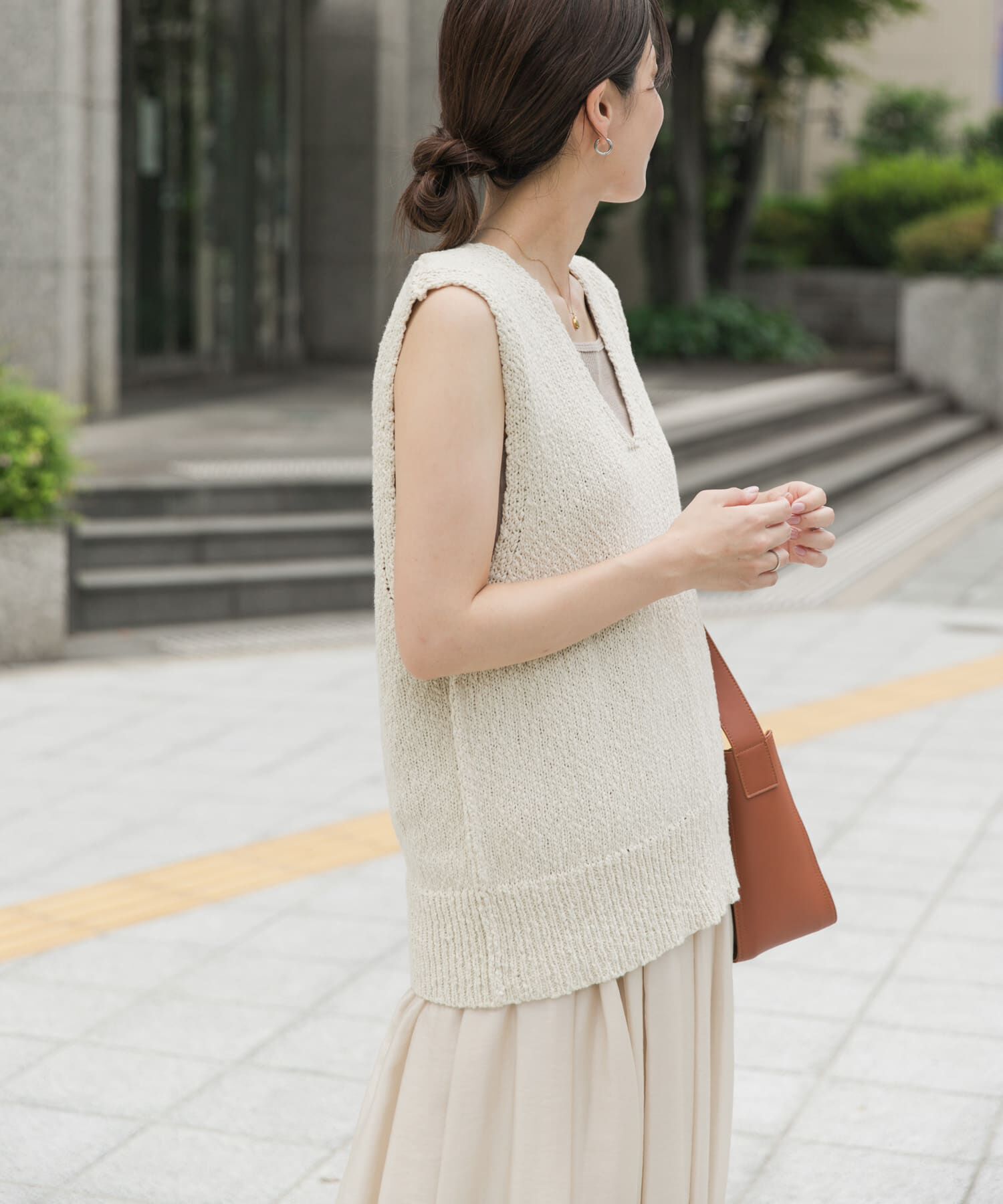 URBAN RESEARCH DOORS「コットンブークレ深Vベスト」|ベスト・ジレ|