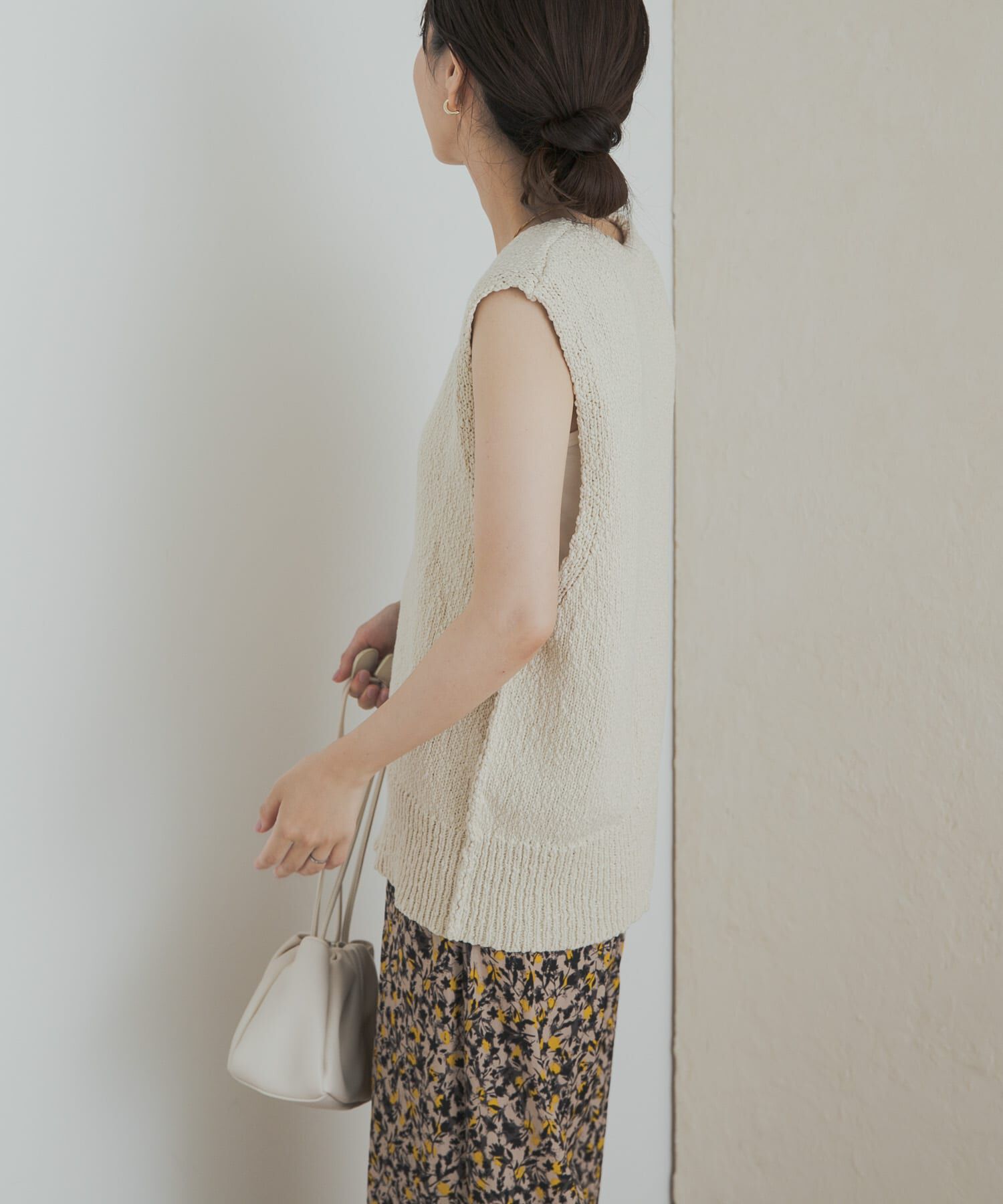 URBAN RESEARCH DOORS「コットンブークレ深Vベスト」|ベスト・ジレ|