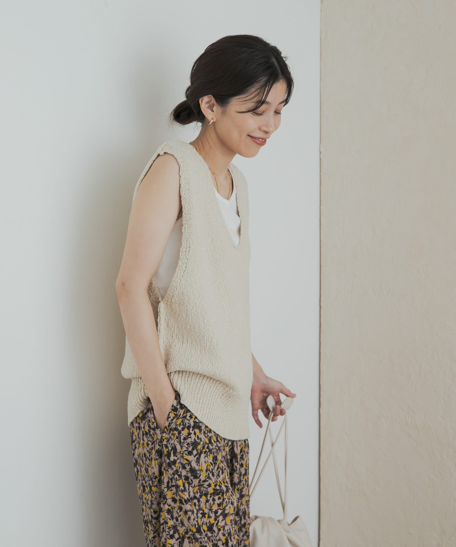 URBAN RESEARCH DOORS「コットンブークレ深Vベスト」|ベスト・ジレ|