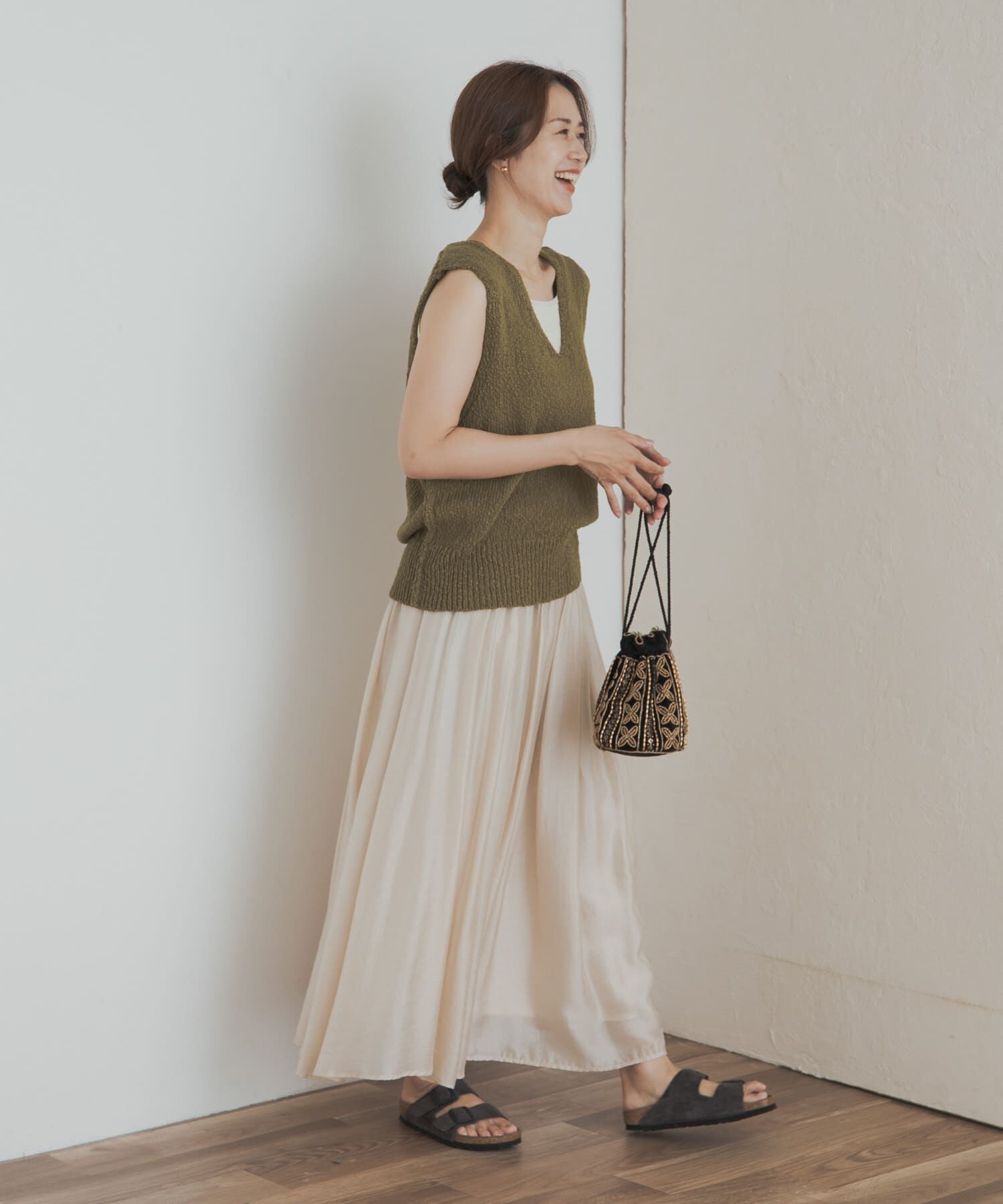 URBAN RESEARCH DOORS「コットンブークレ深Vベスト」|ベスト・ジレ|