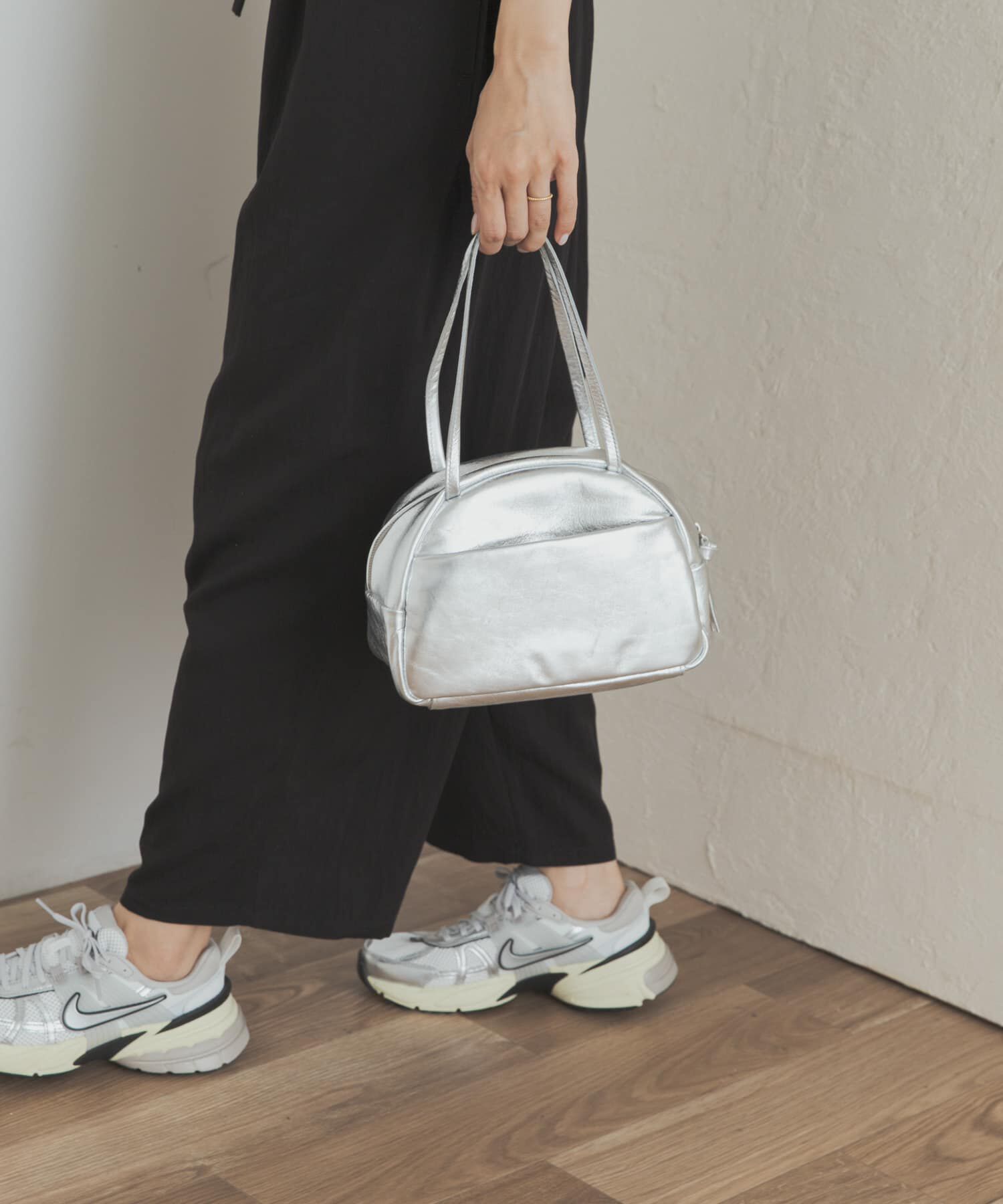 URBAN RESEARCH DOORS「Folna　ホイルレザーボストンバッグ」|ボストンバッグ|