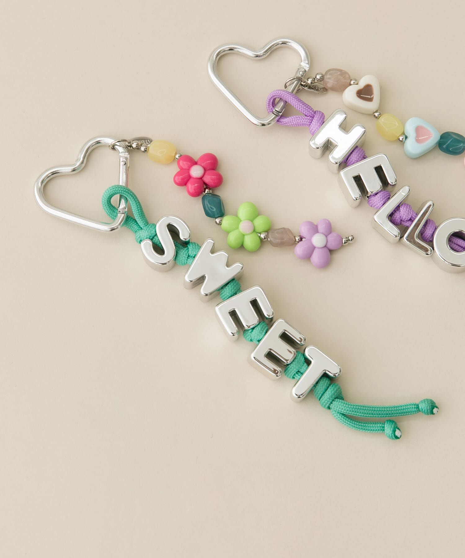 SMELLY「カラフルビーズワードキーチェーン」|チャーム・キーホルダー|