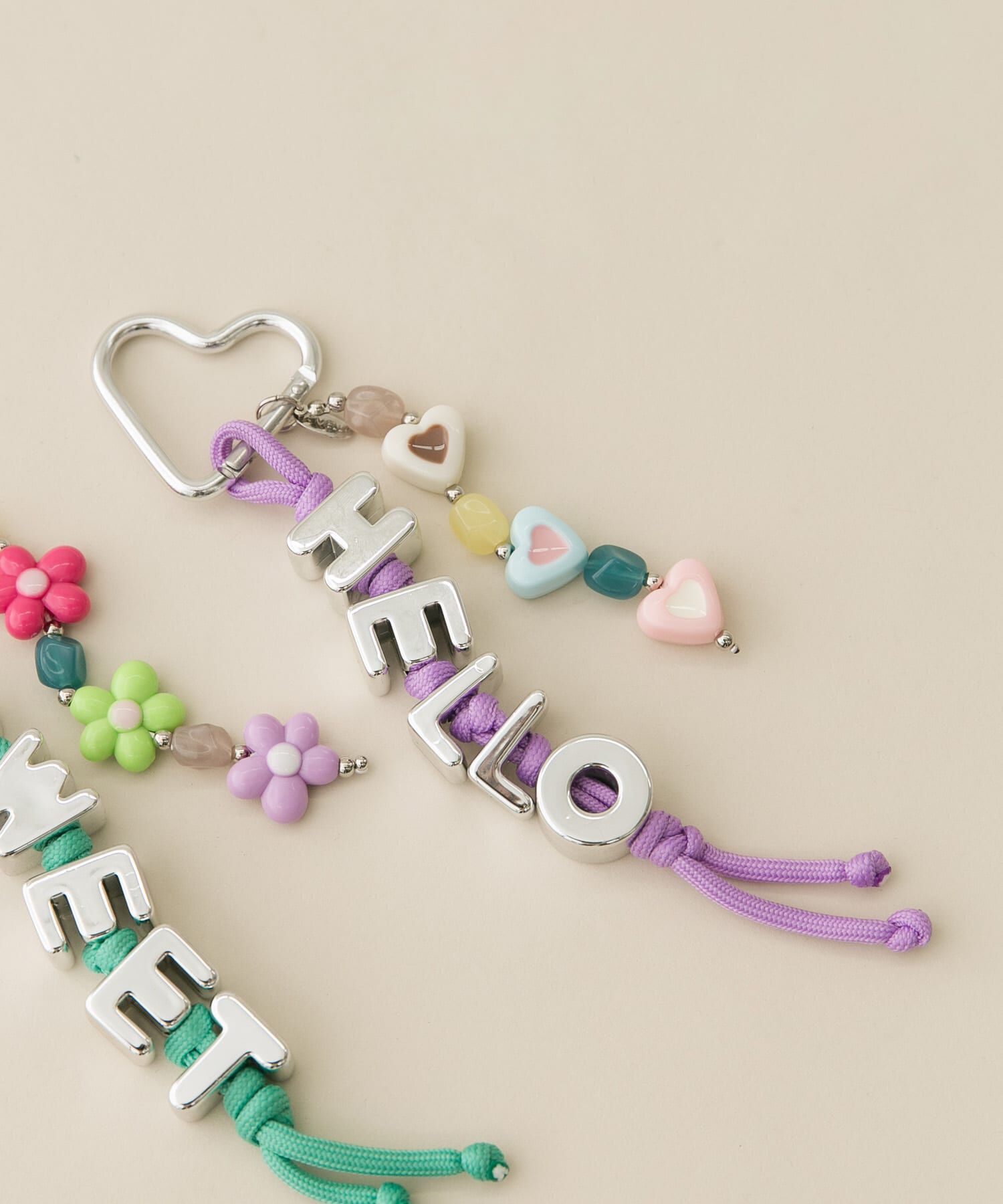 SMELLY「カラフルビーズワードキーチェーン」|チャーム・キーホルダー|