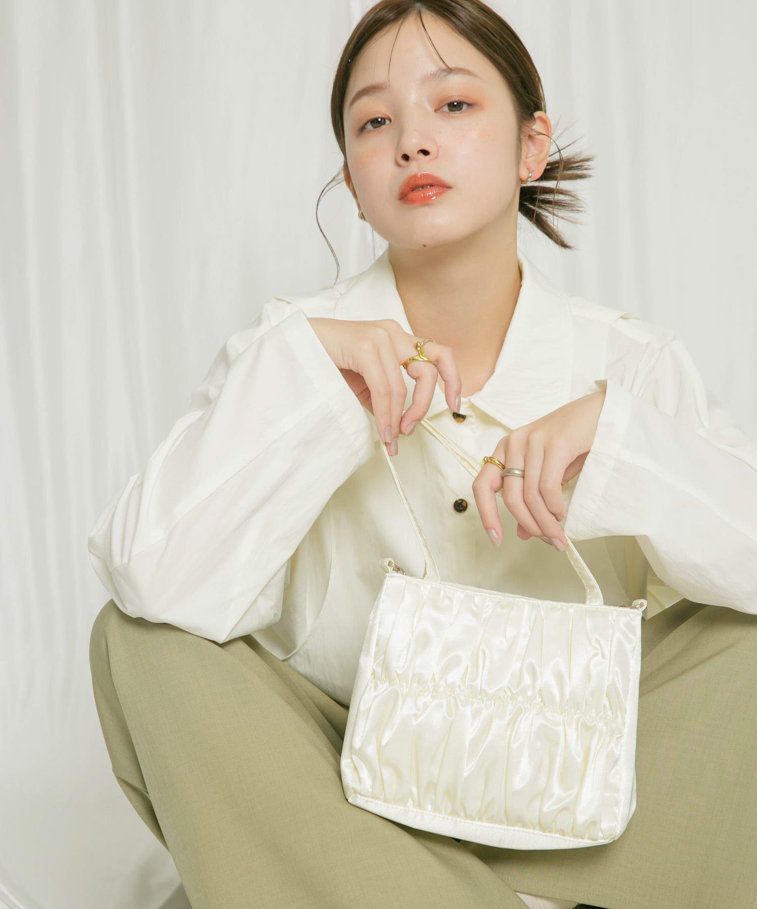  「サテンギャザーハンドBAG」|ハンドバッグ|アイボリー
