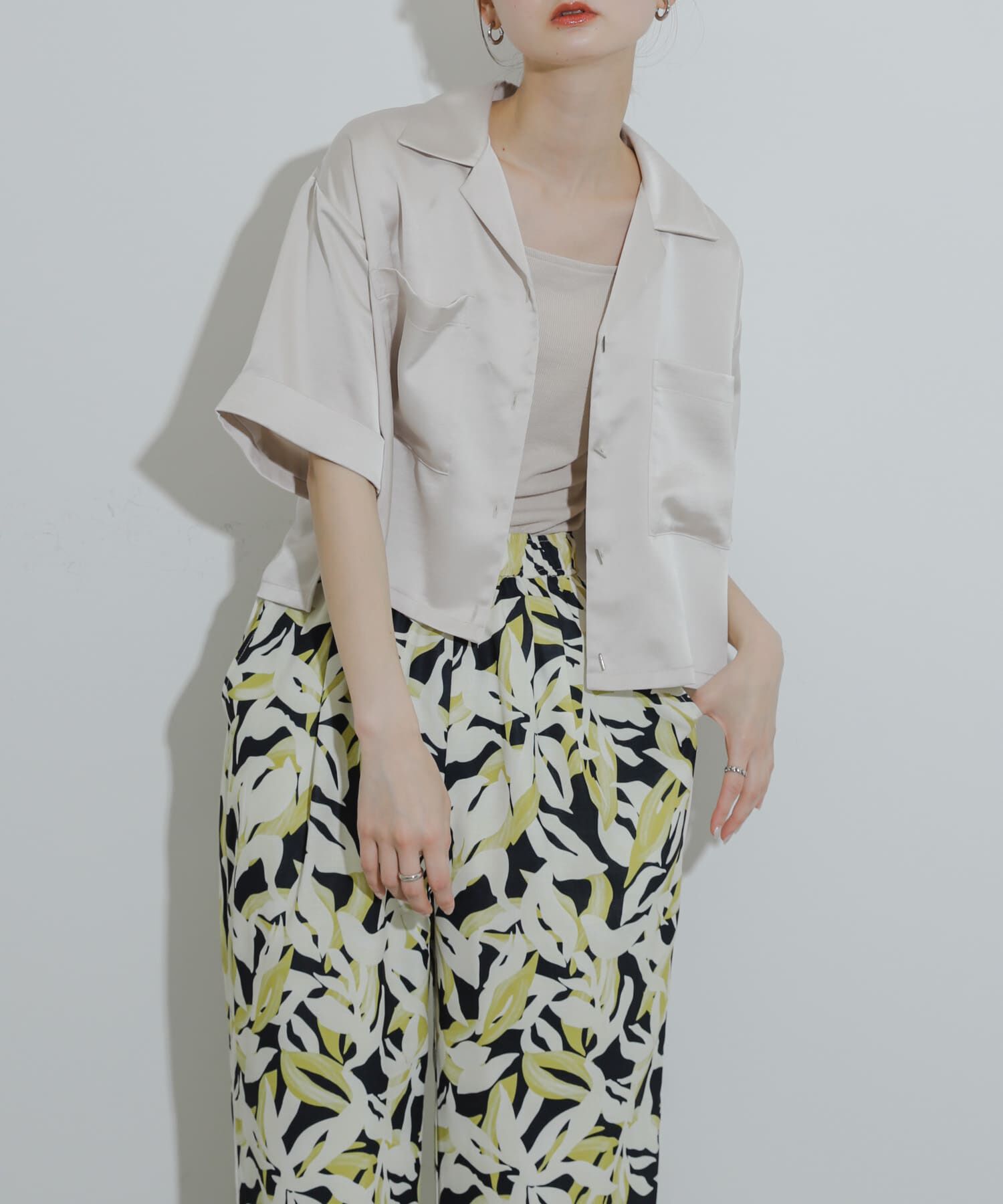 SENSE OF PLACE by URBAN RESEARCH「サテンオープンカラークロップドシャツ」|シャツ・ブラウス|