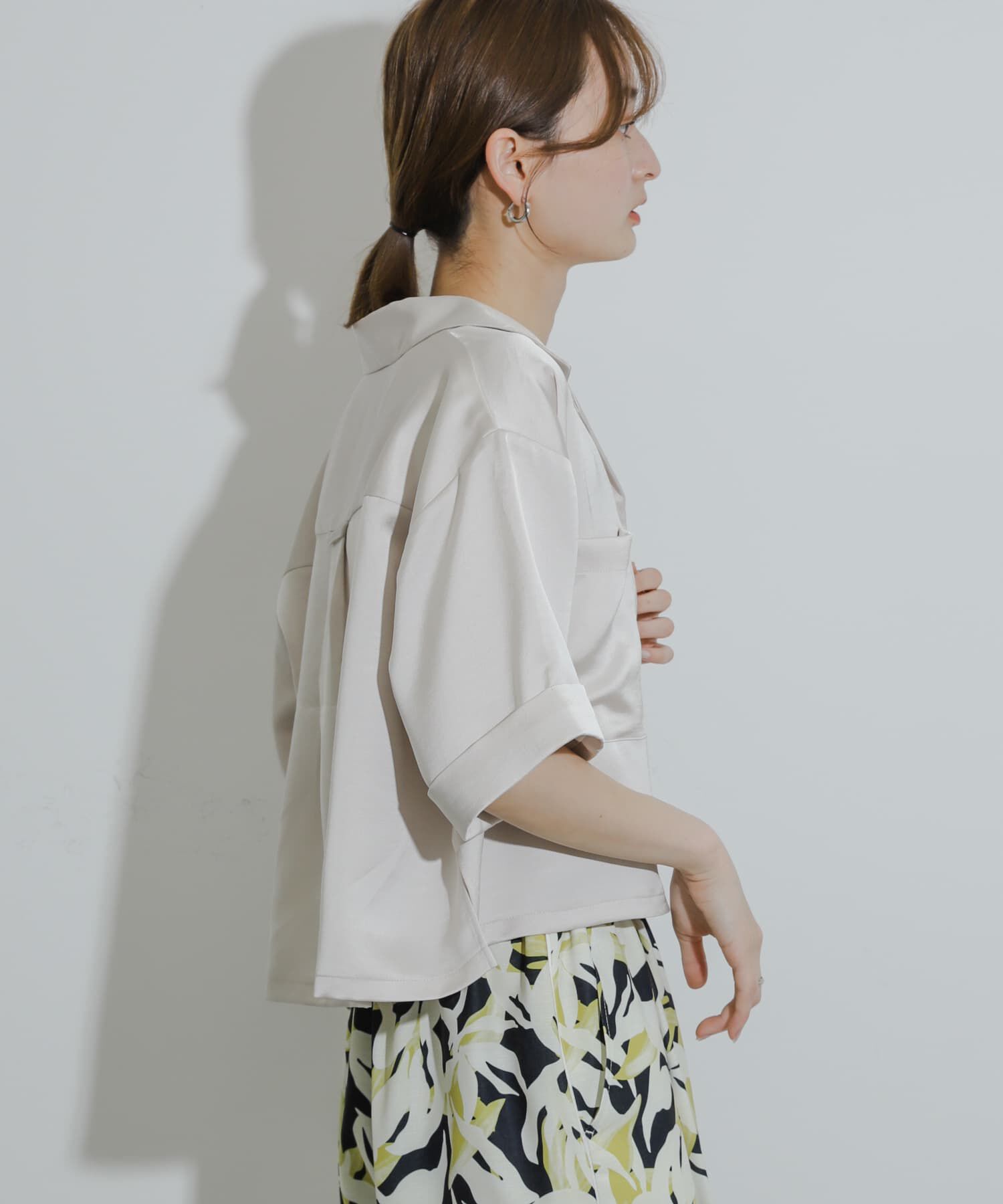 SENSE OF PLACE by URBAN RESEARCH「サテンオープンカラークロップドシャツ」|シャツ・ブラウス|