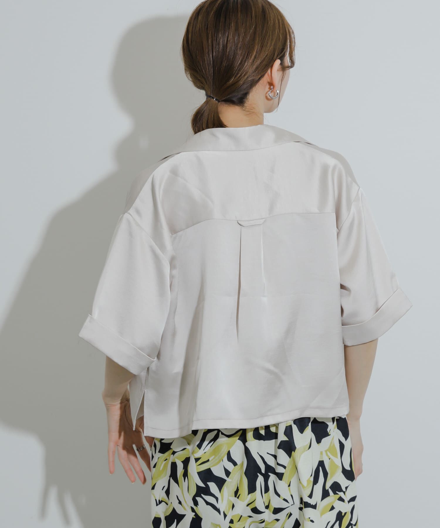 SENSE OF PLACE by URBAN RESEARCH「サテンオープンカラークロップドシャツ」|シャツ・ブラウス|