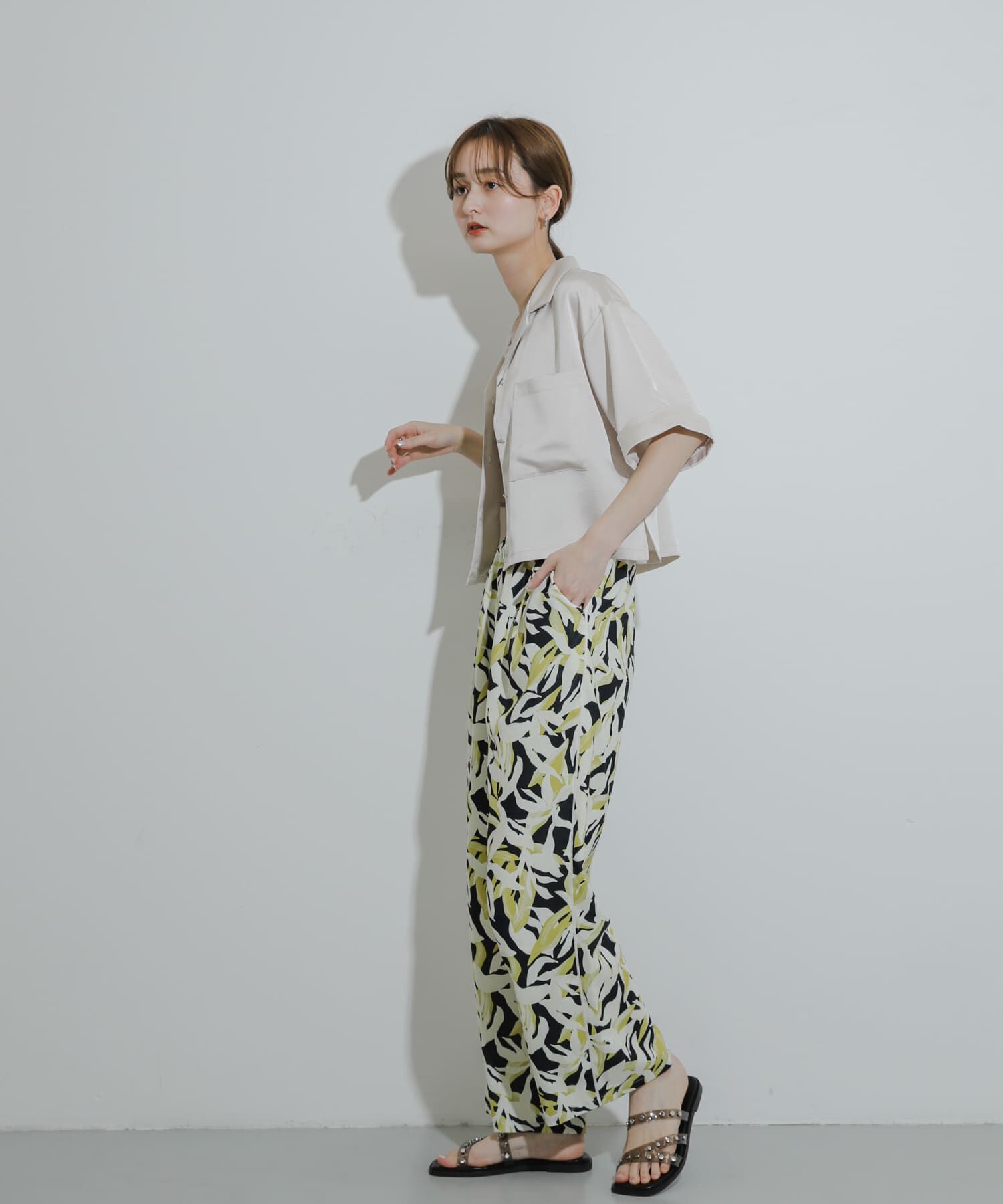 SENSE OF PLACE by URBAN RESEARCH「サテンオープンカラークロップドシャツ」|シャツ・ブラウス|