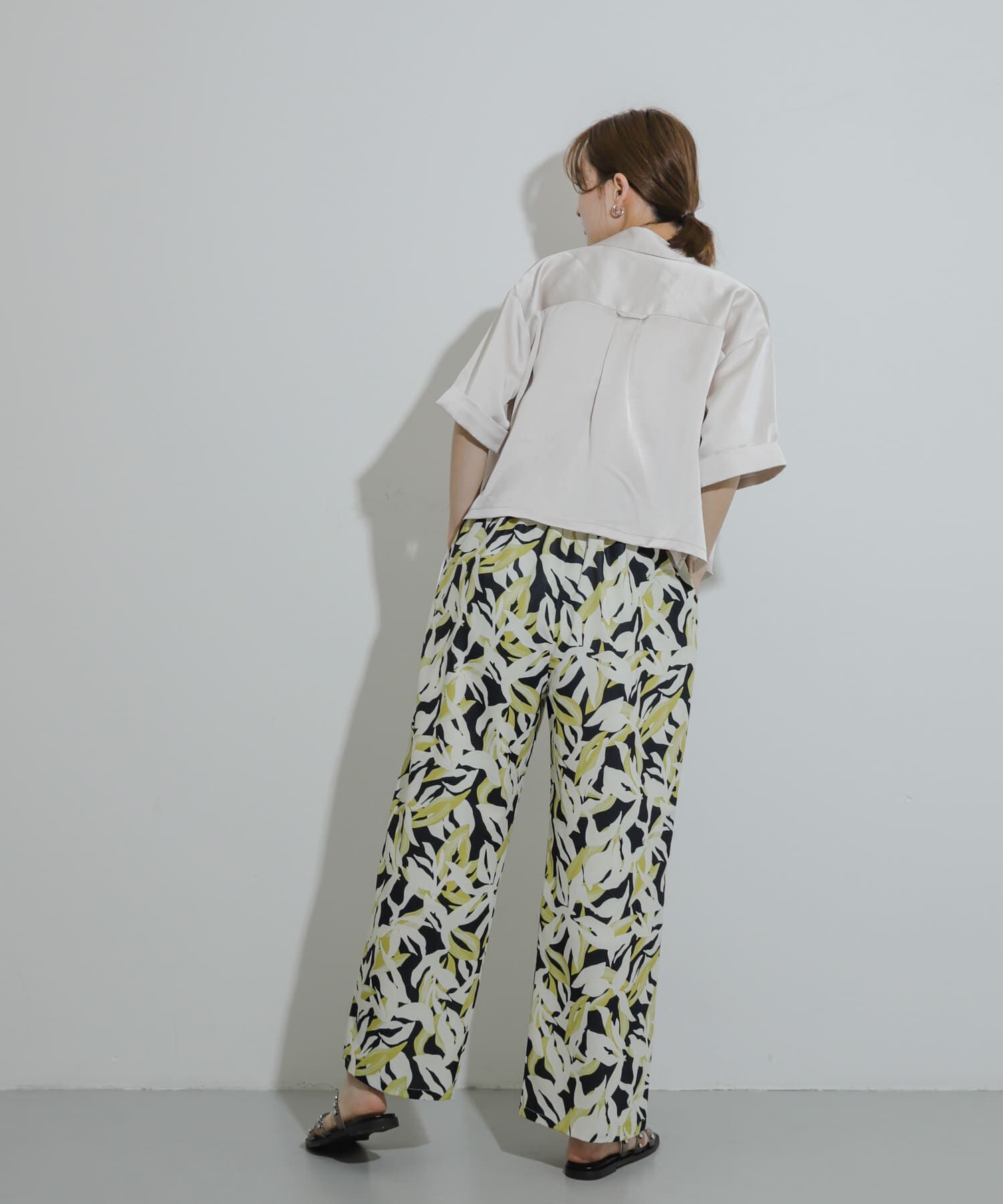 SENSE OF PLACE by URBAN RESEARCH「サテンオープンカラークロップドシャツ」|シャツ・ブラウス|