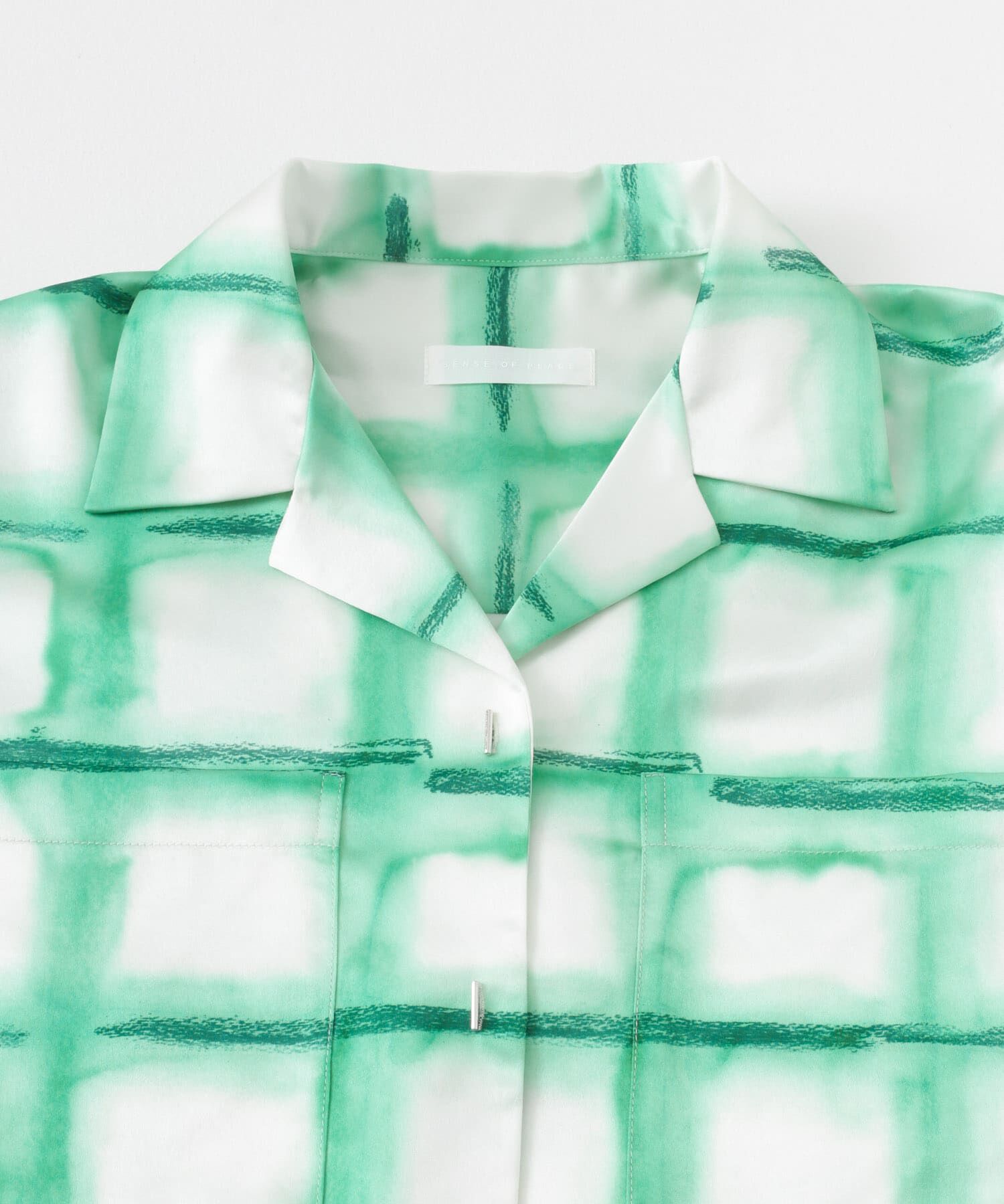 SENSE OF PLACE by URBAN RESEARCH「サテンオープンカラークロップドシャツ」|シャツ・ブラウス|