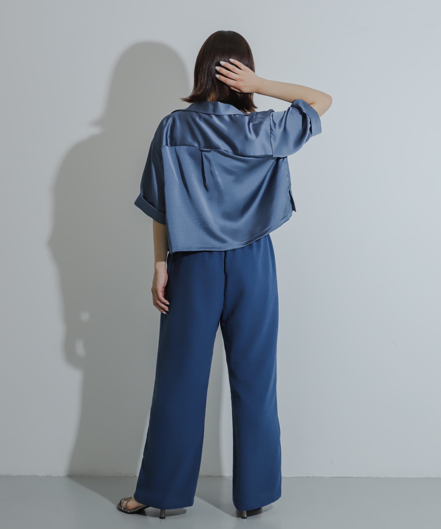 SENSE OF PLACE by URBAN RESEARCH「サテンオープンカラークロップドシャツ」|シャツ・ブラウス|