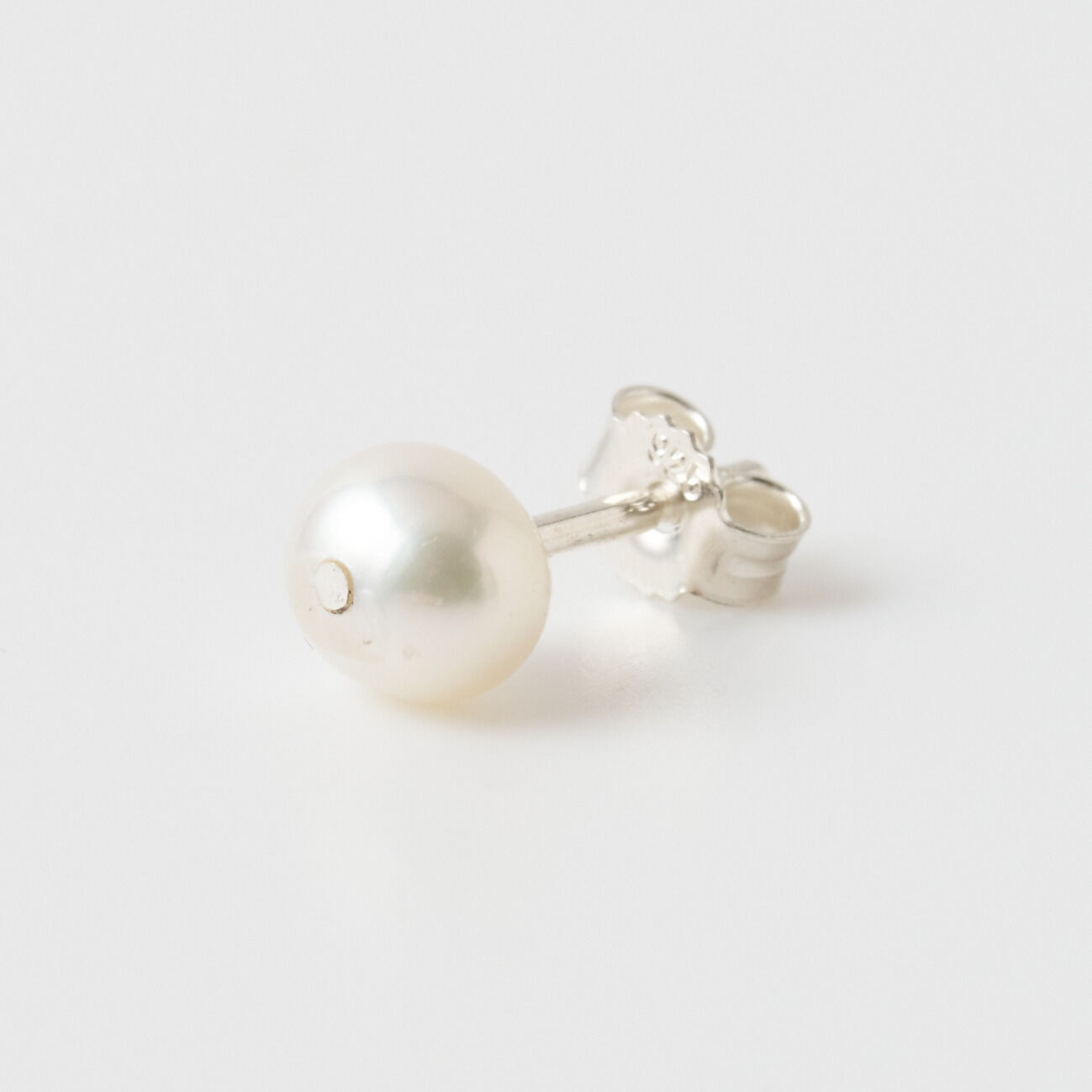  「Saskia Diez PEARL EARSTUD EARRING 1PC」|ピアス|ホワイト